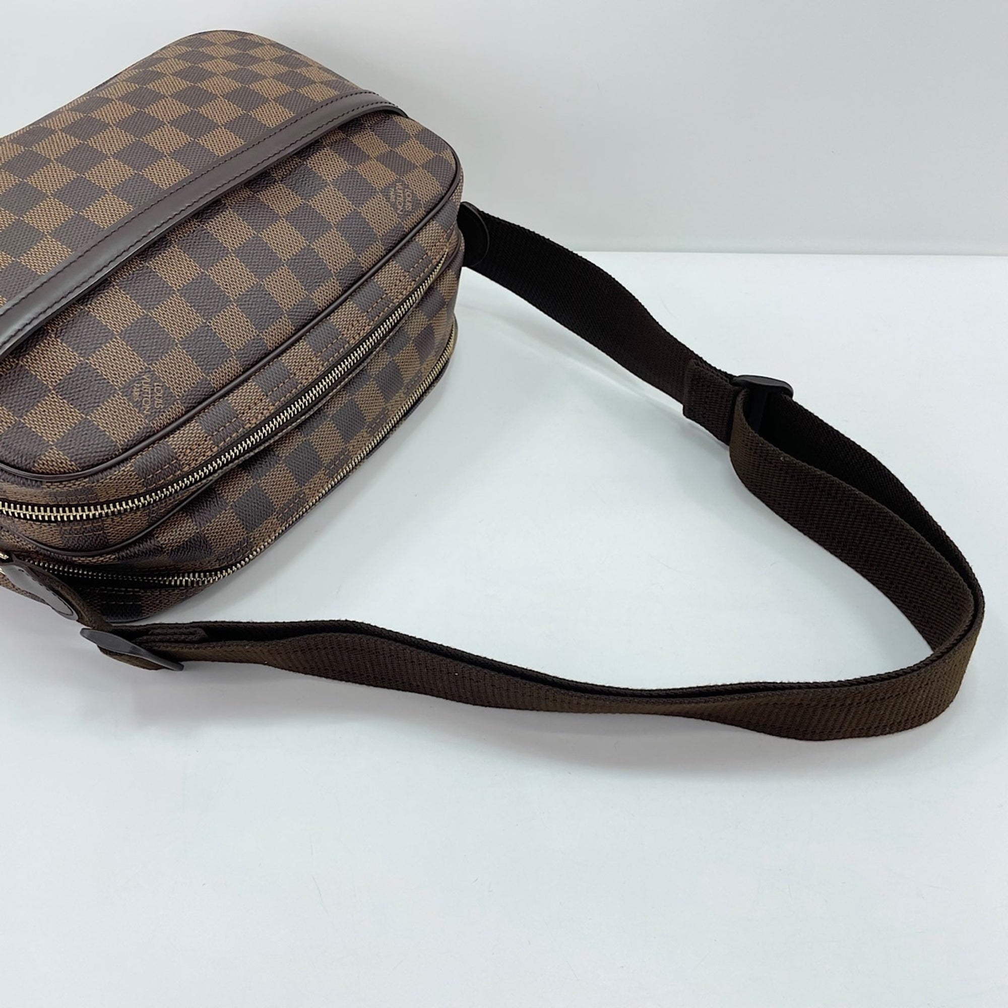 Louis Vuitton Brown Shoulder Bag (Pre-Owned)