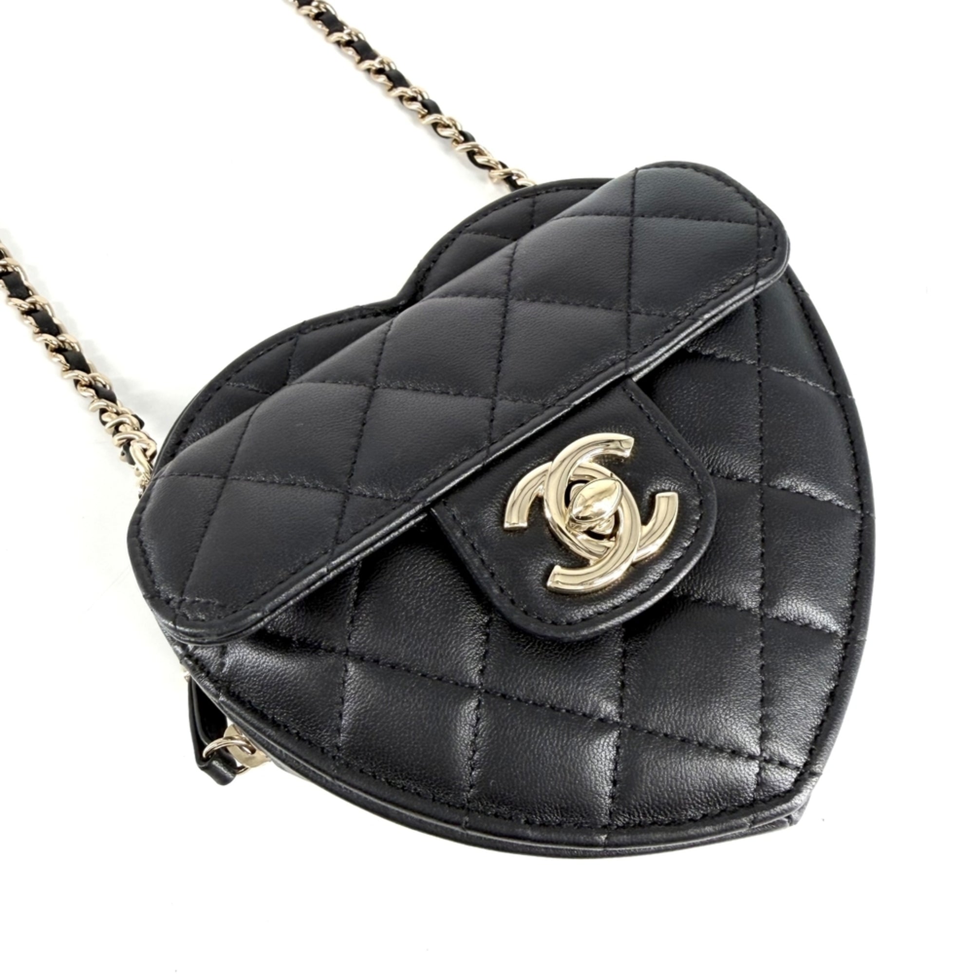 Chanel Black White Leather Pochette Shoulder Bag (Pre-Owned)