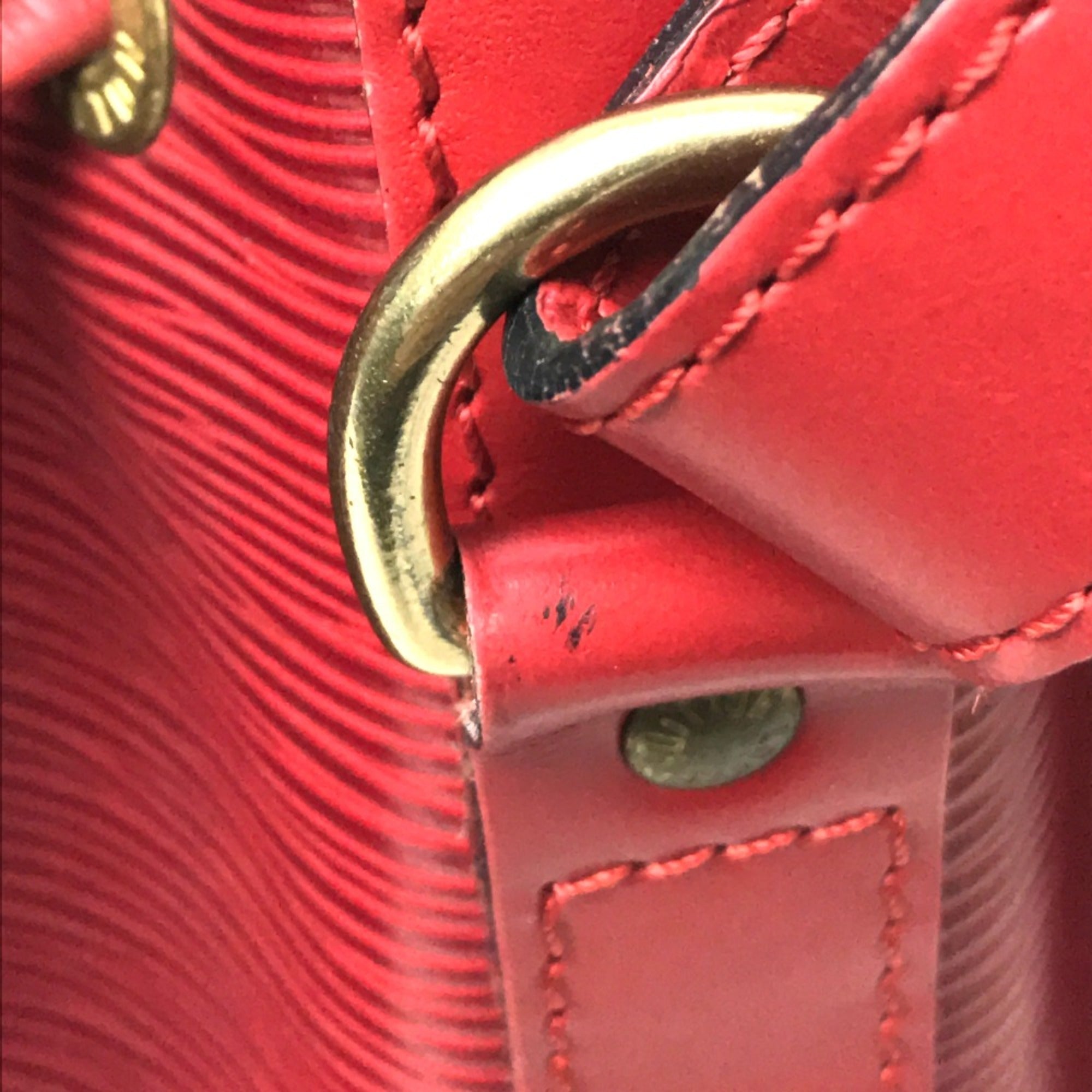 Louis Vuitton Red Leather Shoulder Bag (Pre-Owned)