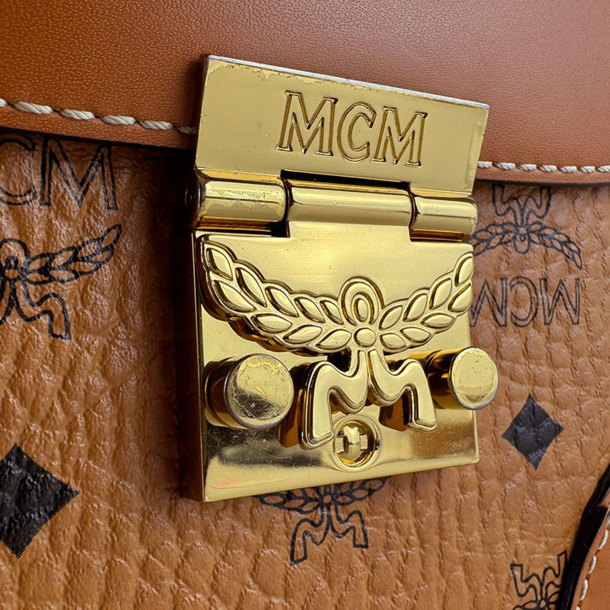 Mcm Brown Leather Shoulder Bag (Pre-Owned)
