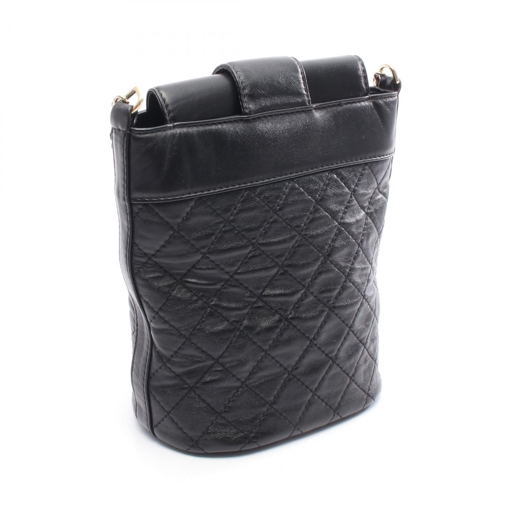 Chanel Black Leather Shoulder Bag (Pre-Owned)