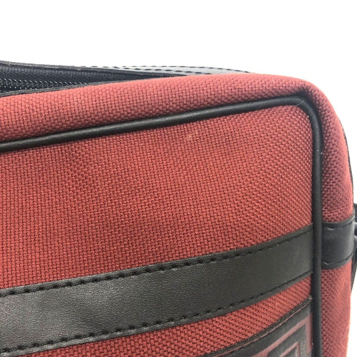 Yves Saint Laurent Red Other Shoulder Bag (Pre-Owned)