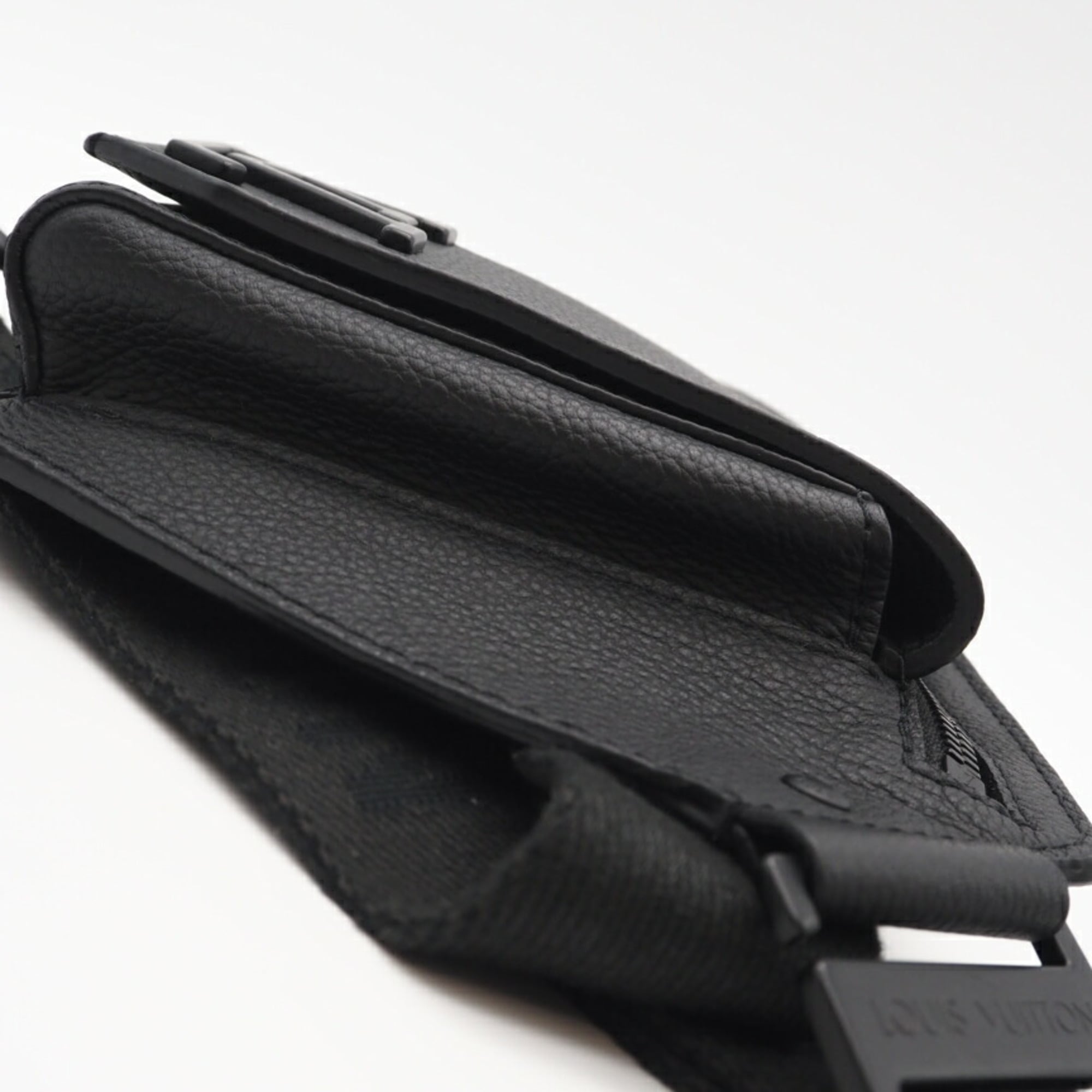 Louis Vuitton Black Leather Fanny Pack (Pre-Owned)