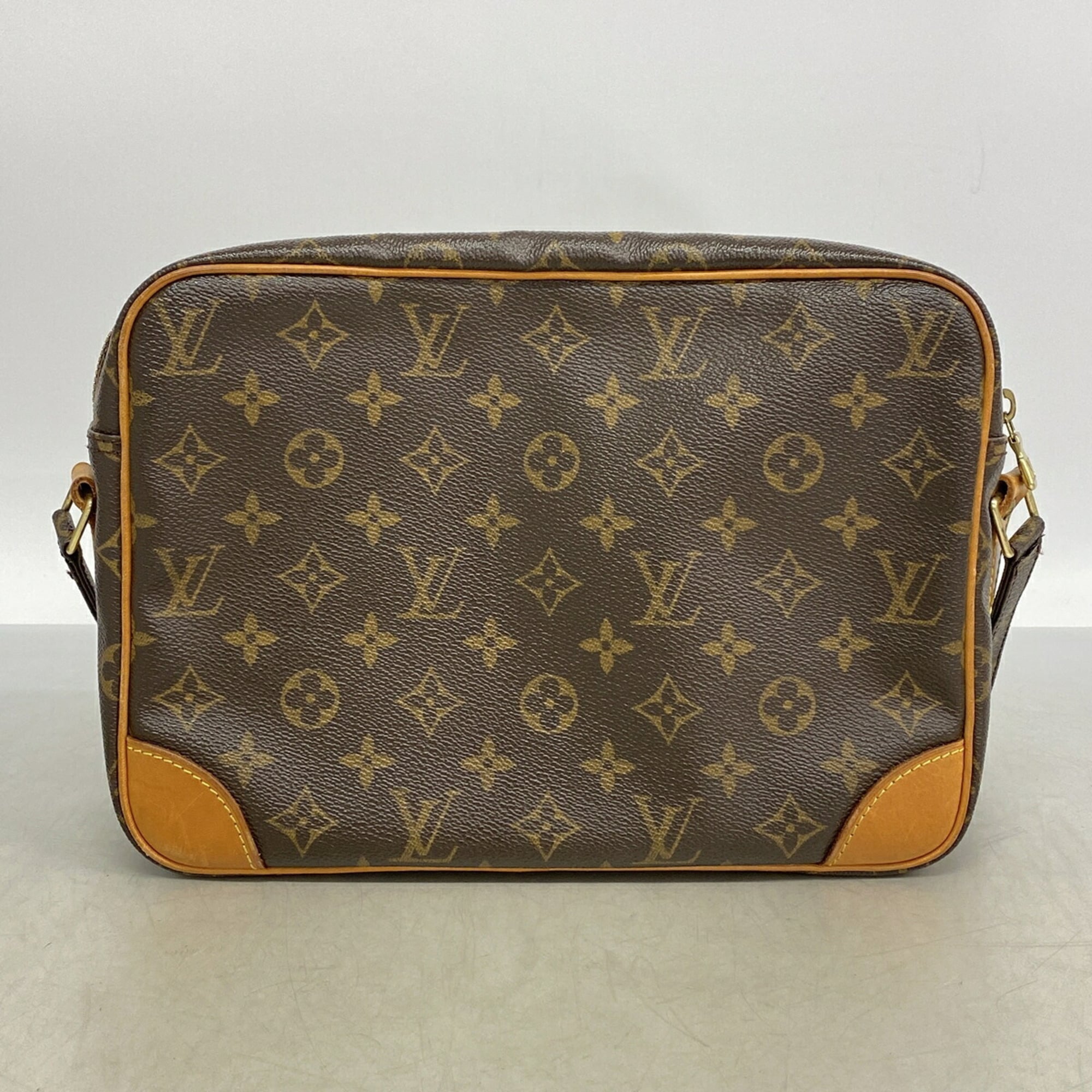Louis Vuitton Brown Shoulder Bag (Pre-Owned)