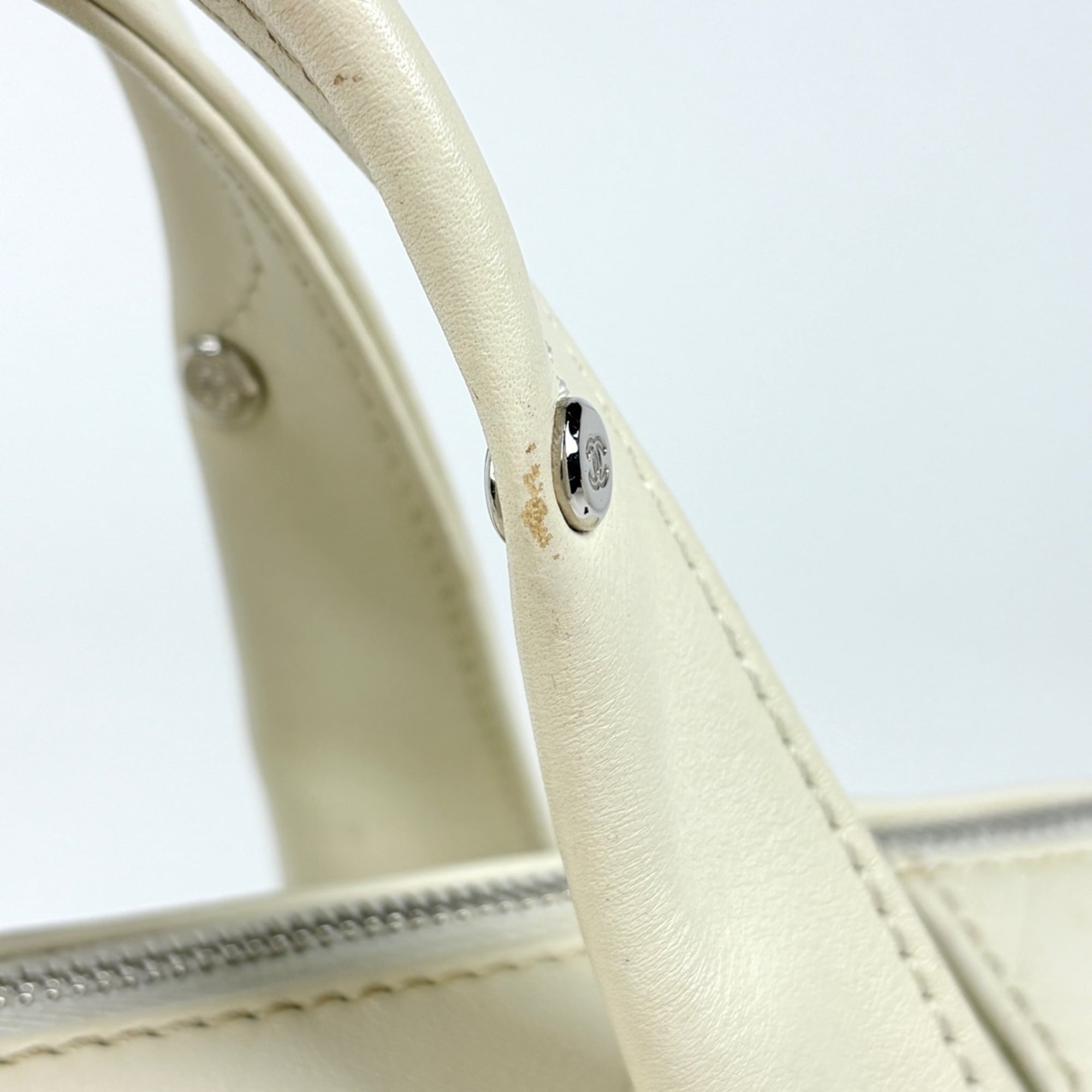 Chanel Ivory Leather Handbag (Pre-Owned)