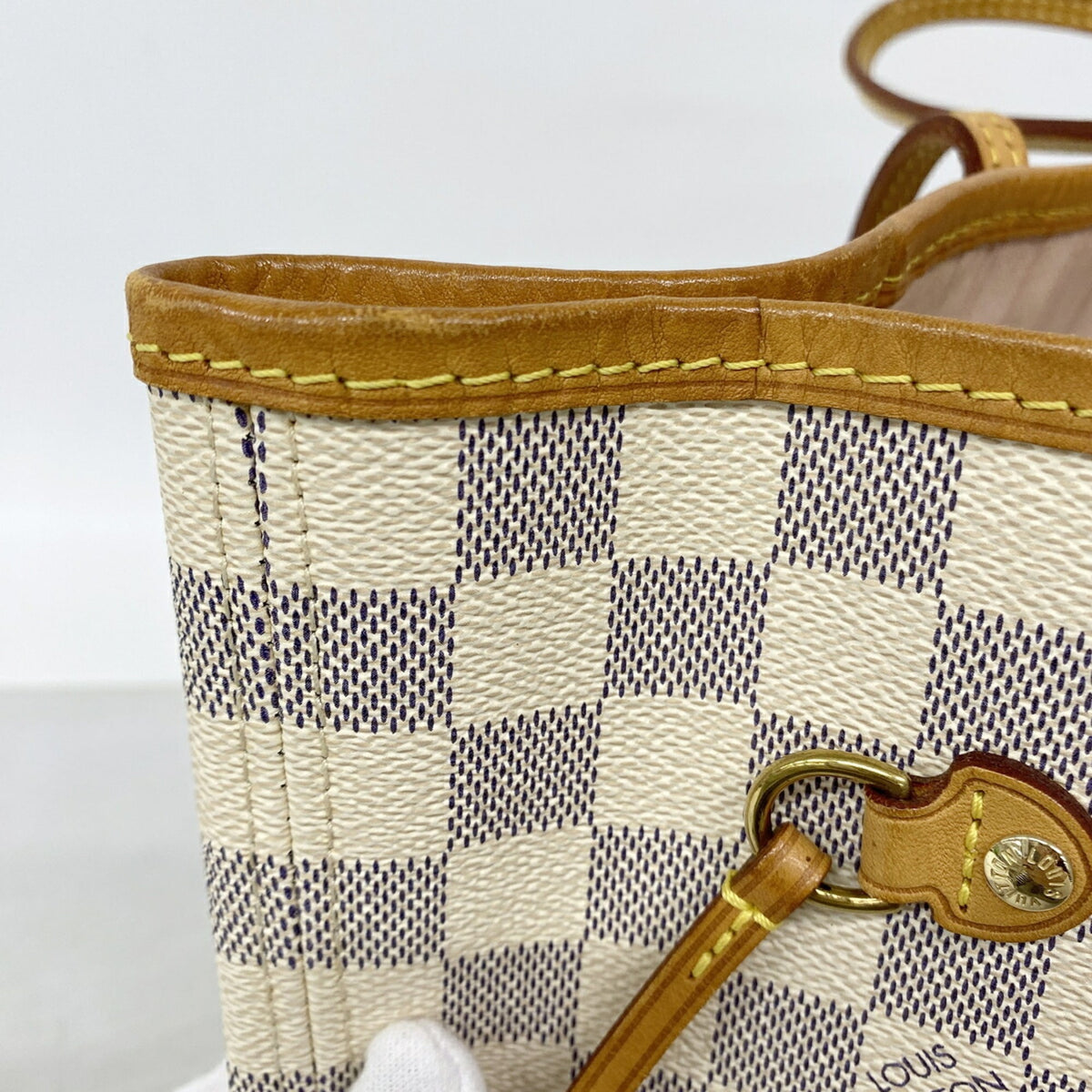 Louis Vuitton White Tote Bag (Pre-Owned)