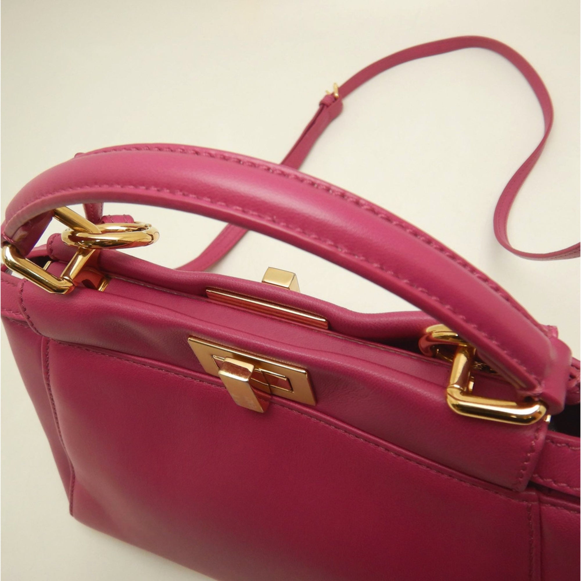Fendi Pink Leather Handbag (Pre-Owned)
