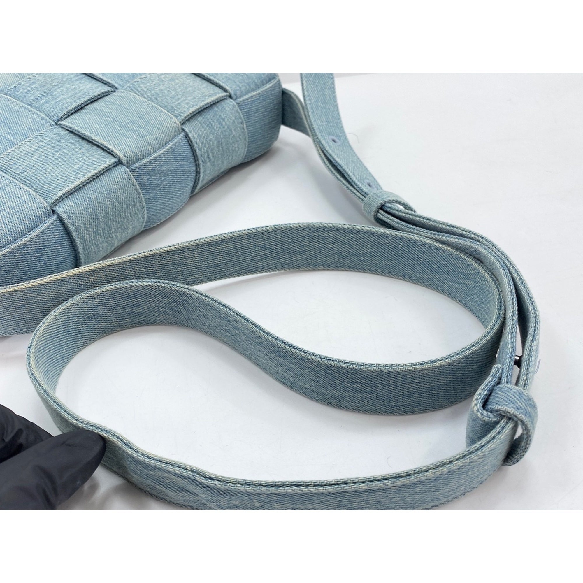 Bottega Veneta Blue Shoulder Bag (Pre-Owned)