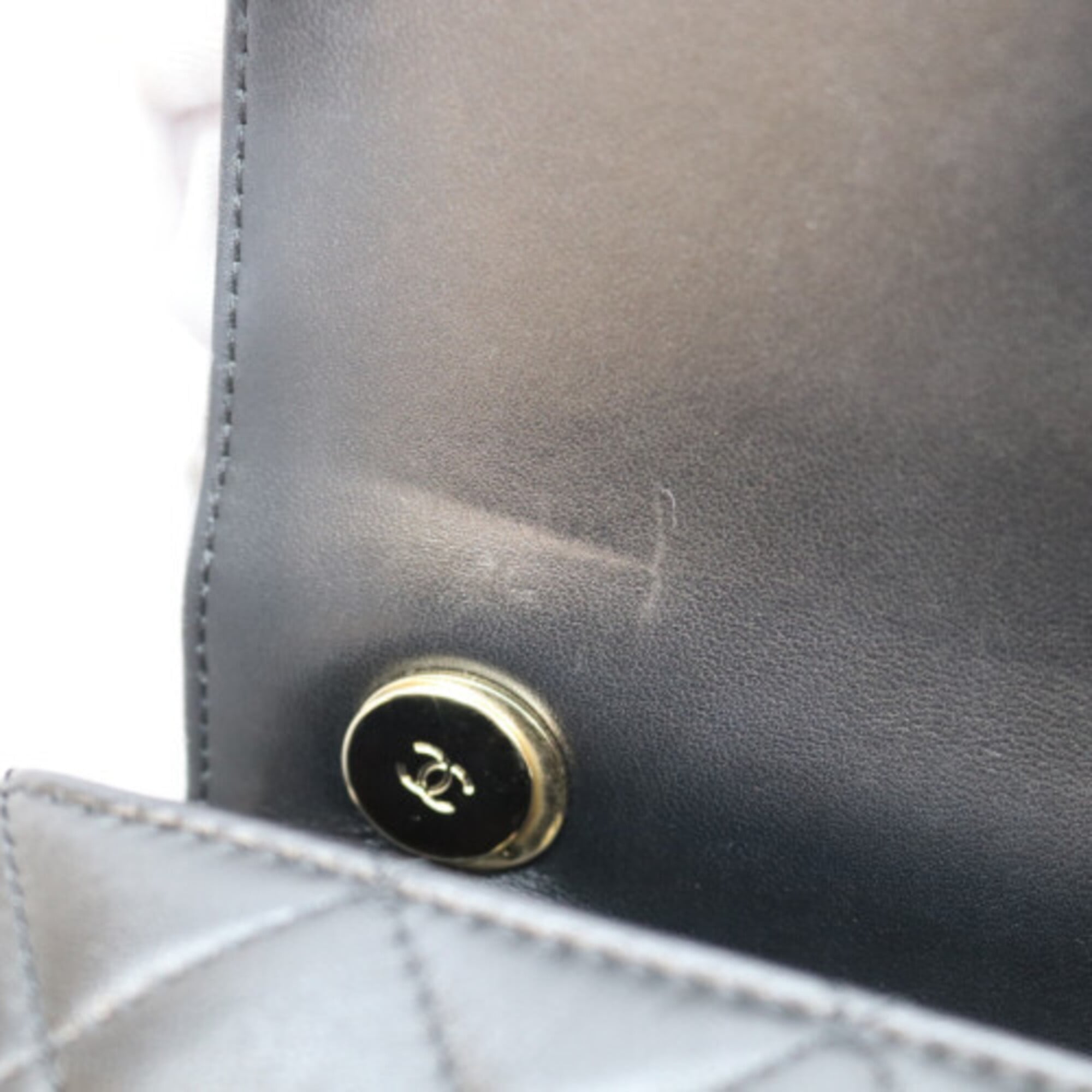 Chanel Black Leather Shoulder Bag (Pre-Owned)