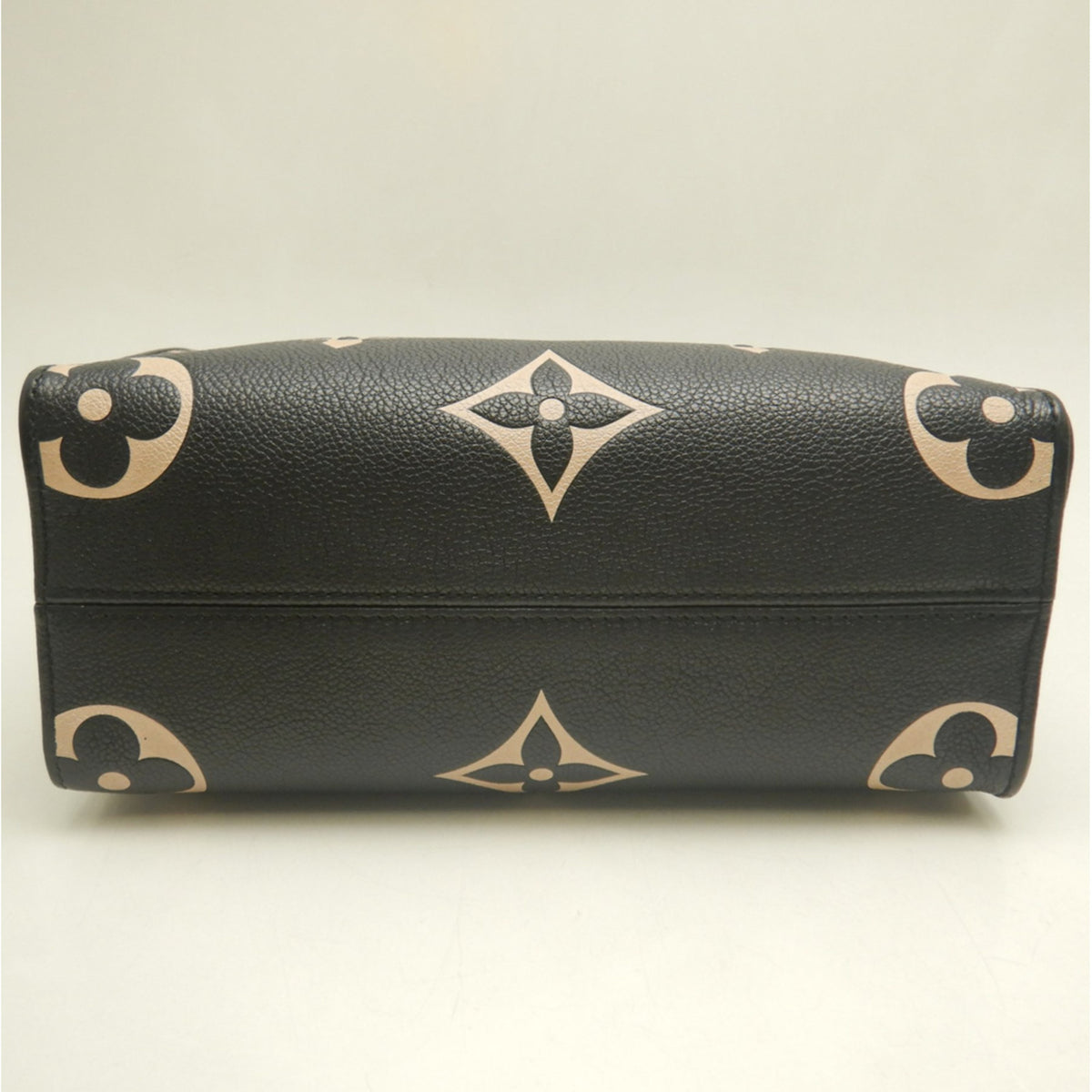 Louis Vuitton Noir Leather Tote Bag (Pre-Owned)