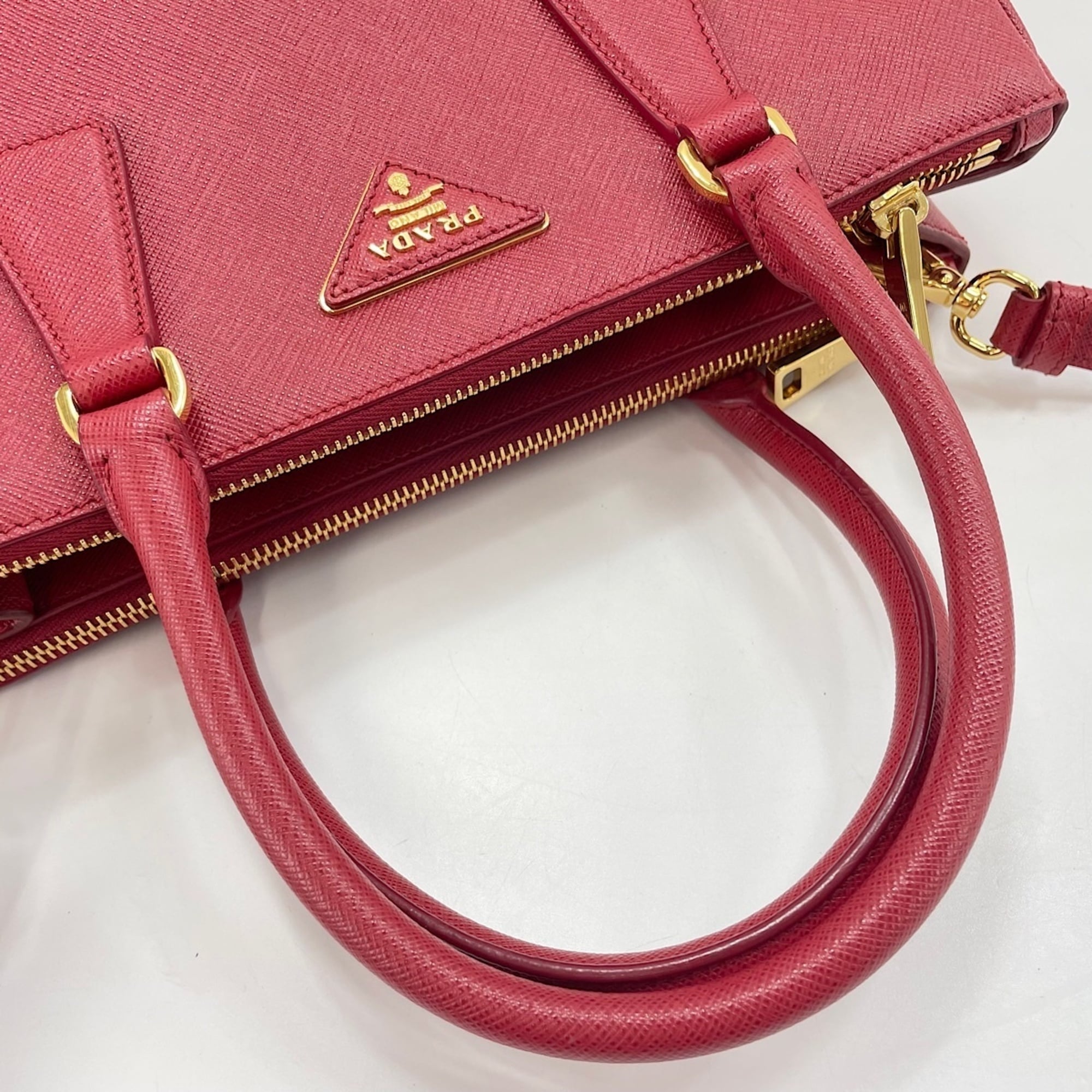 Prada Red Color Handbag Shoulder Bag (Pre-Owned)
