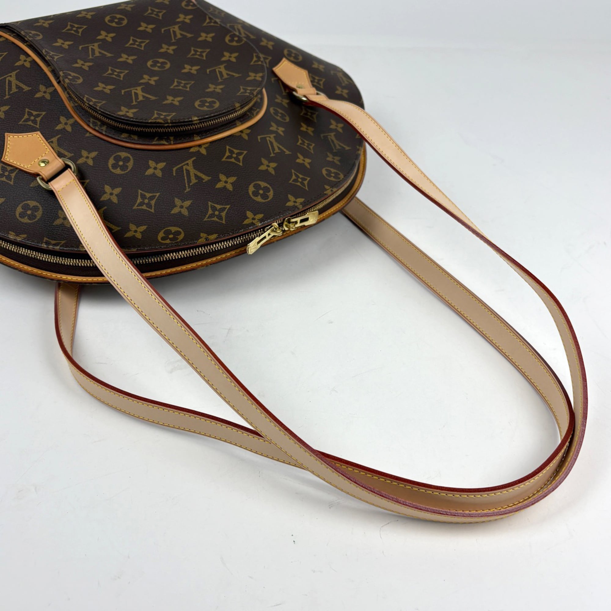 Louis Vuitton Brown Monogram Monogram Shoulder Bag (Pre-Owned)