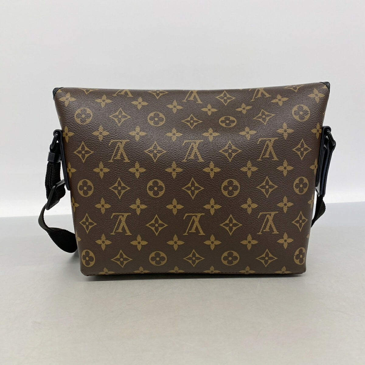 Louis Vuitton Brown Shoulder Bag (Pre-Owned)