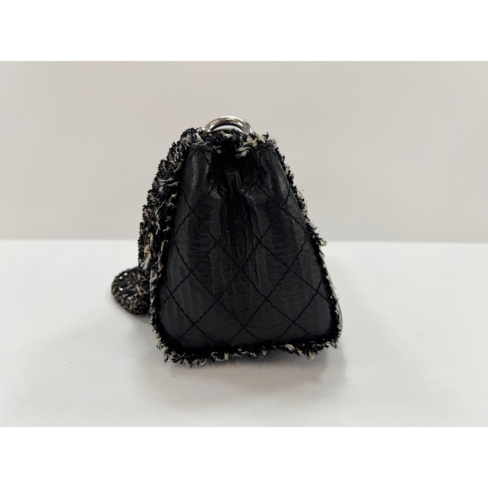 Chanel Black Shoulder Bag (Pre-Owned)