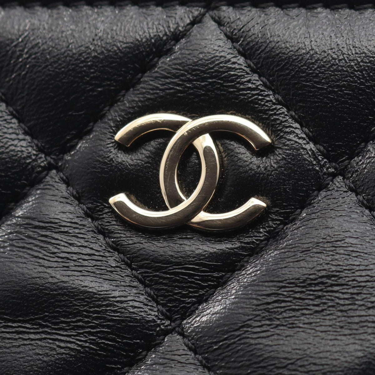 Chanel Matelasse Black Leather Shoulder Bag (Pre-Owned)
