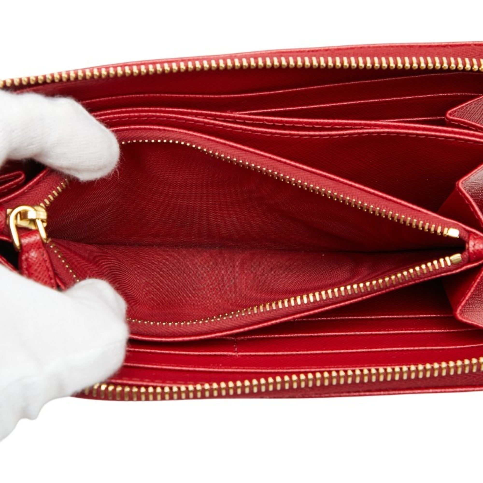 Prada Red Color Leather Long Wallet (Bi-Fold) (Pre-Owned)