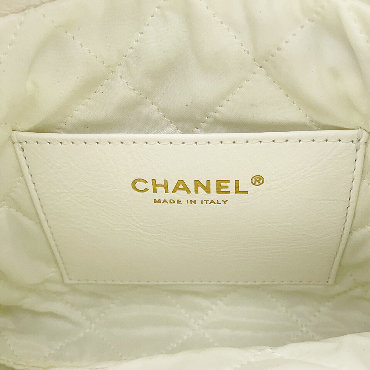 Chanel White Leather Handbag (Pre-Owned)