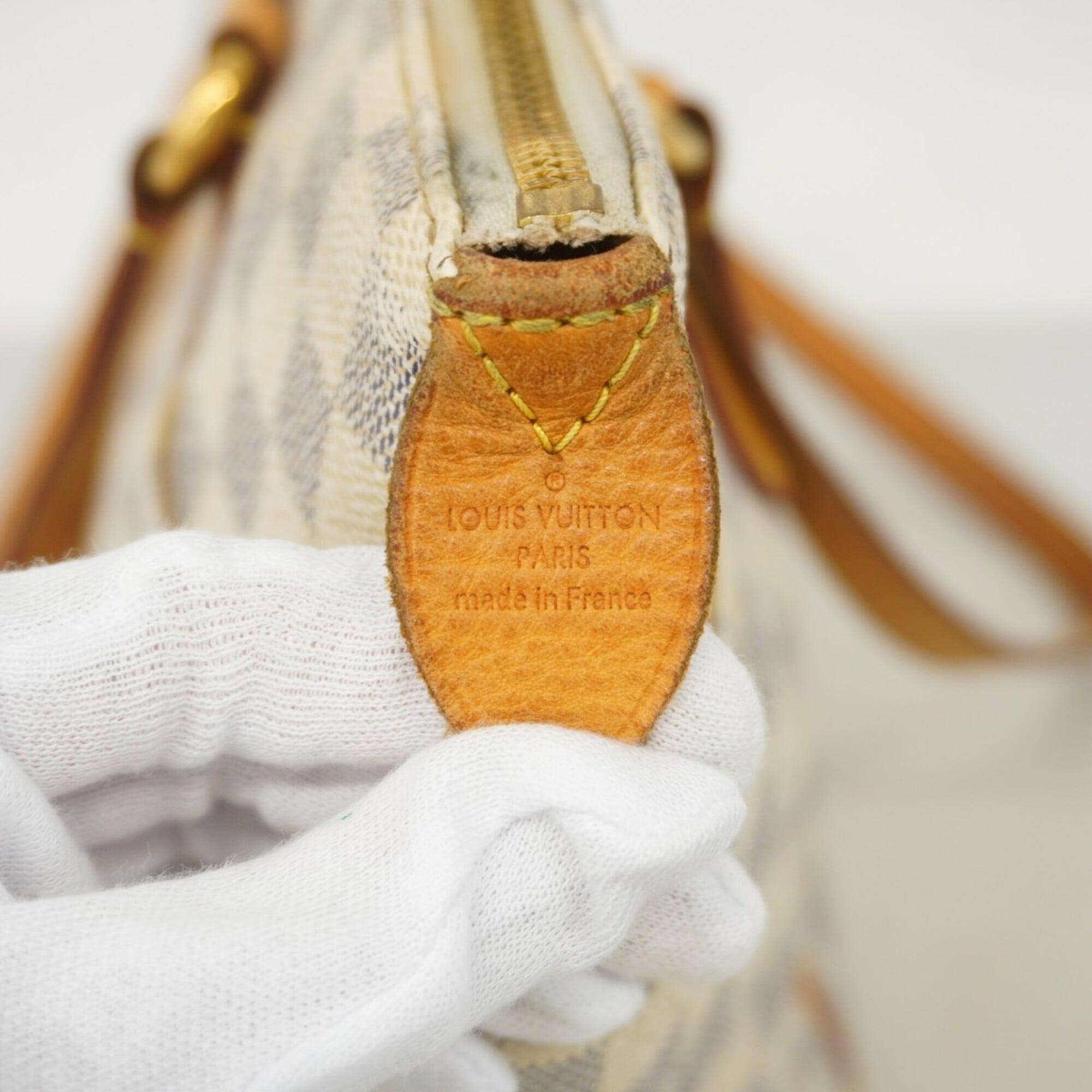 Louis Vuitton White Tote Bag (Pre-Owned)