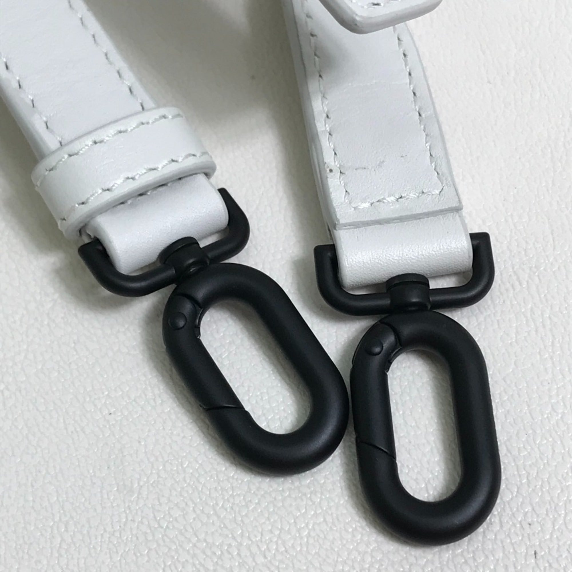 Balenciaga White Leather Handbag (Pre-Owned)