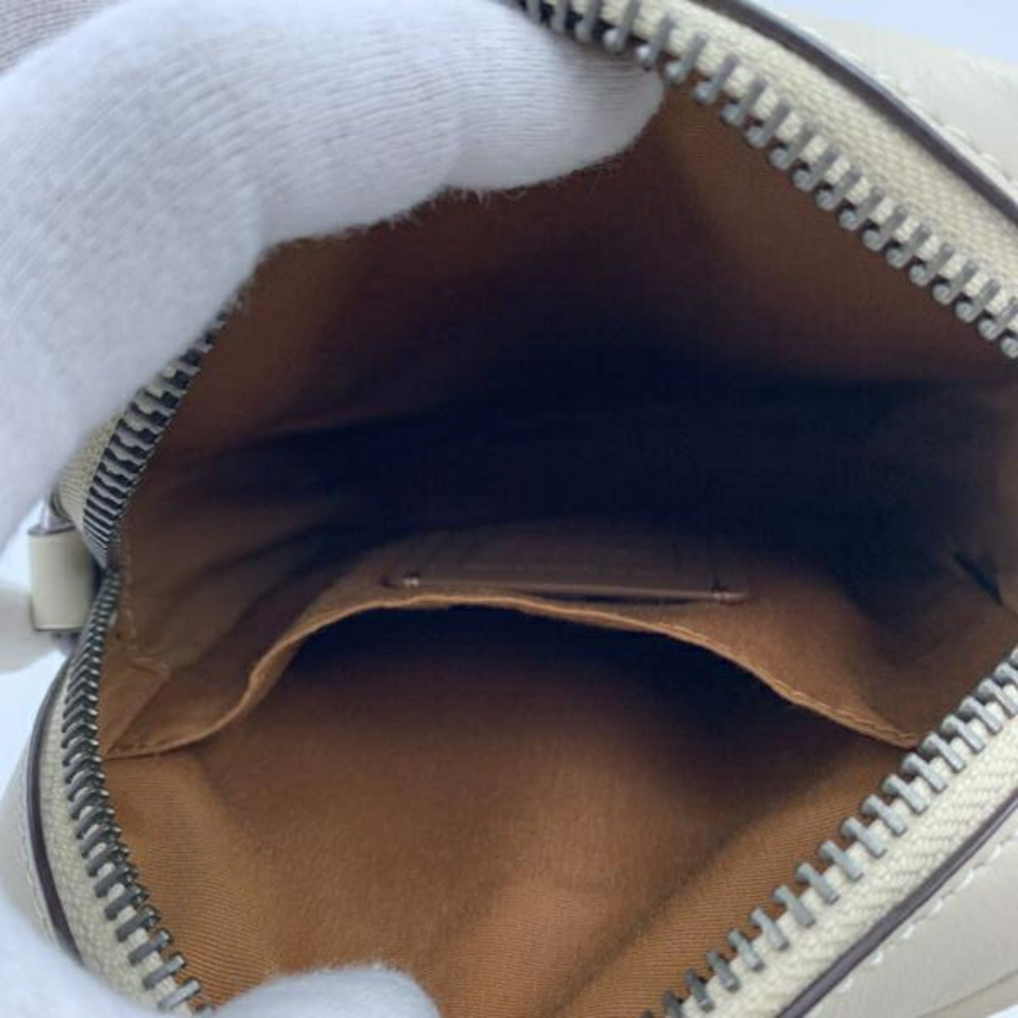 Coach Signature Leather Shoulder Bag (Pre-Owned)