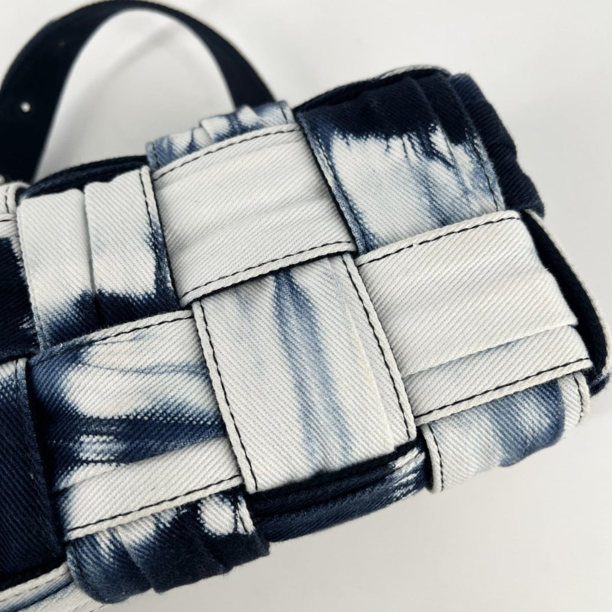 Bottega Veneta Navy White Denim Shoulder Bag (Pre-Owned)