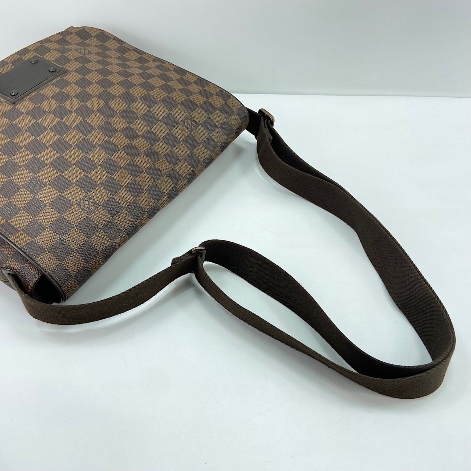 Louis Vuitton Brown Shoulder Bag (Pre-Owned)