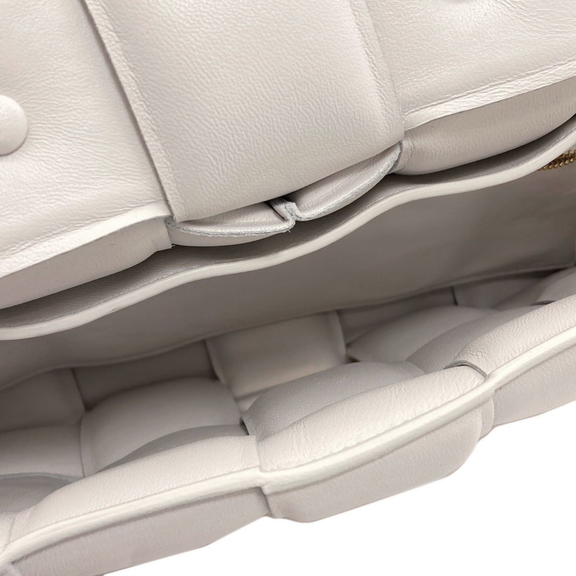 Bottega Veneta White Leather Handbag (Pre-Owned)