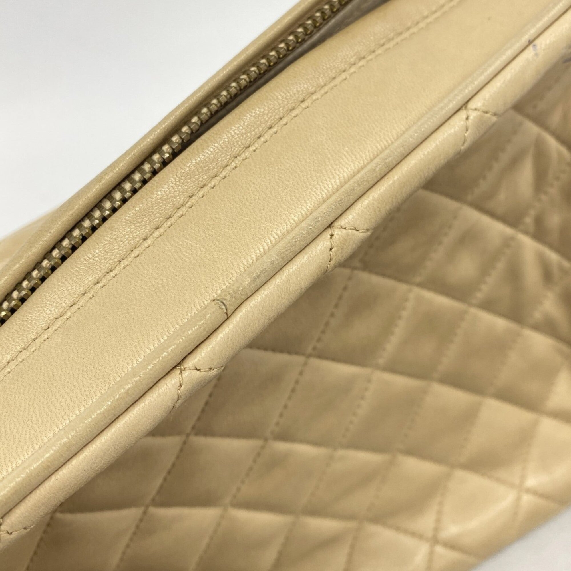 Chanel Beige Leather Shoulder Bag (Pre-Owned)