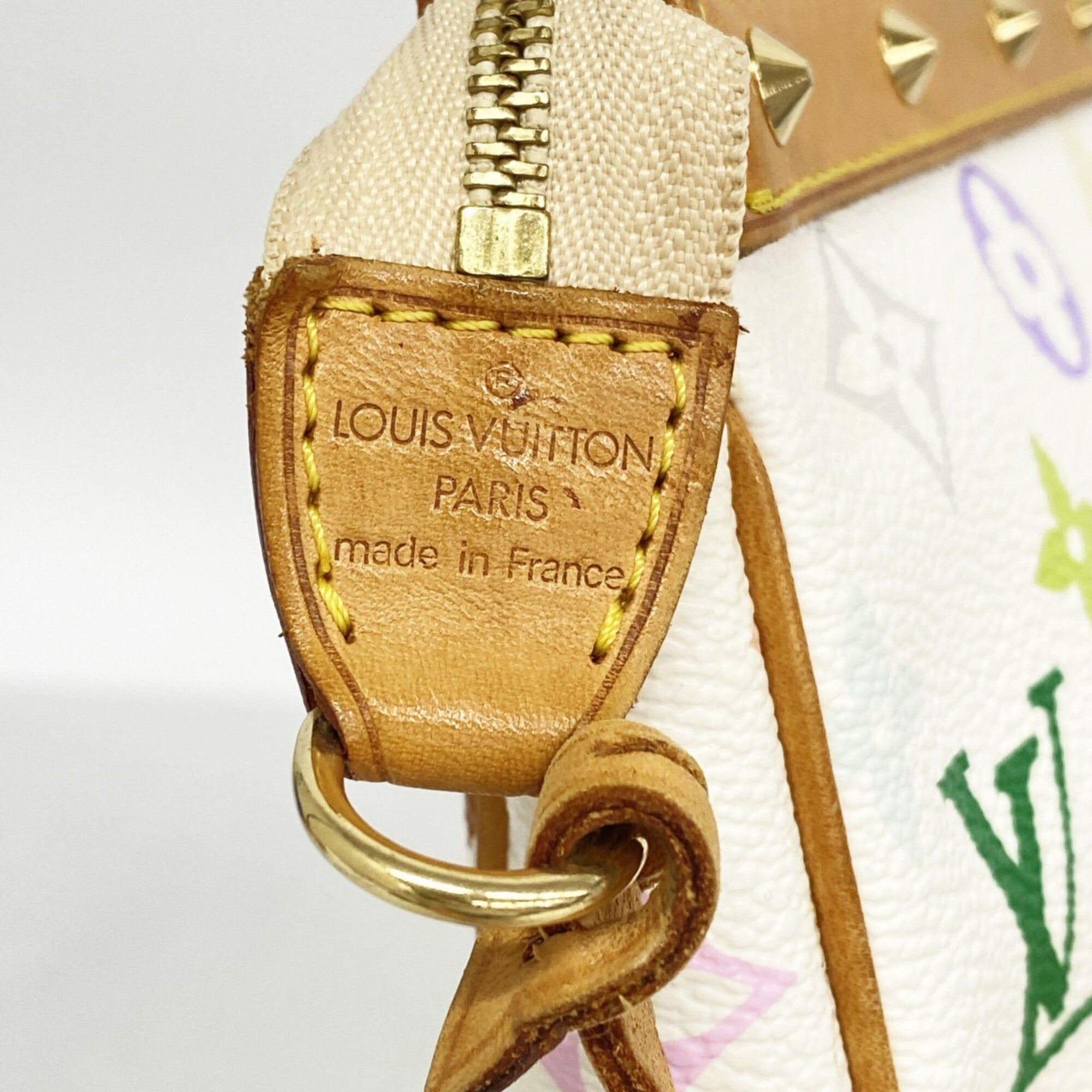 Louis Vuitton Blanc Pouch (Pre-Owned)