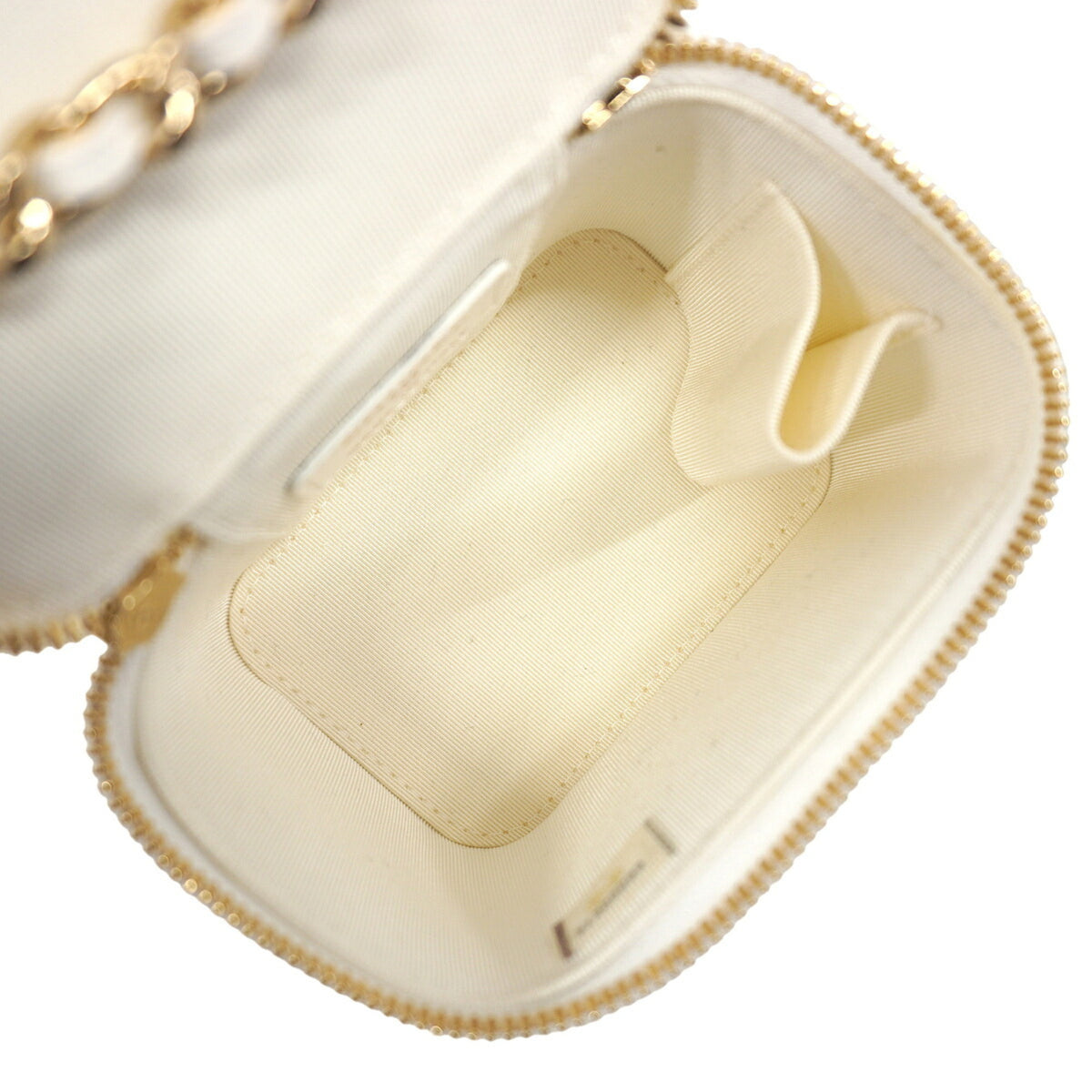 Chanel White Leather Vanity Bag (Pre-Owned)