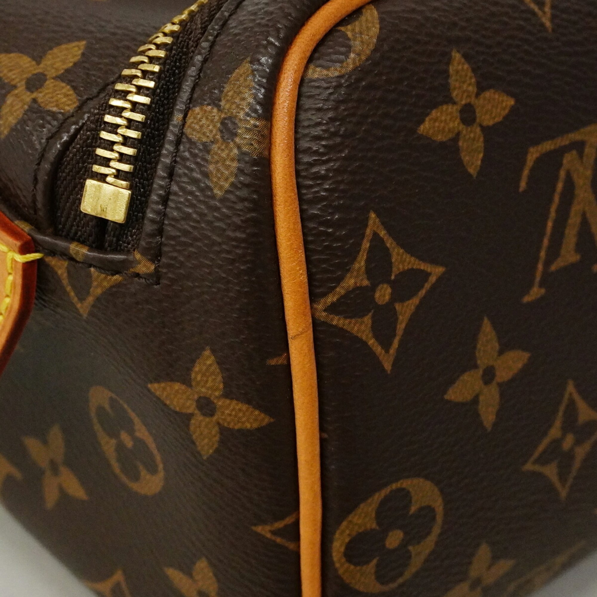 Louis Vuitton Brown Clutch Bag (Pre-Owned)
