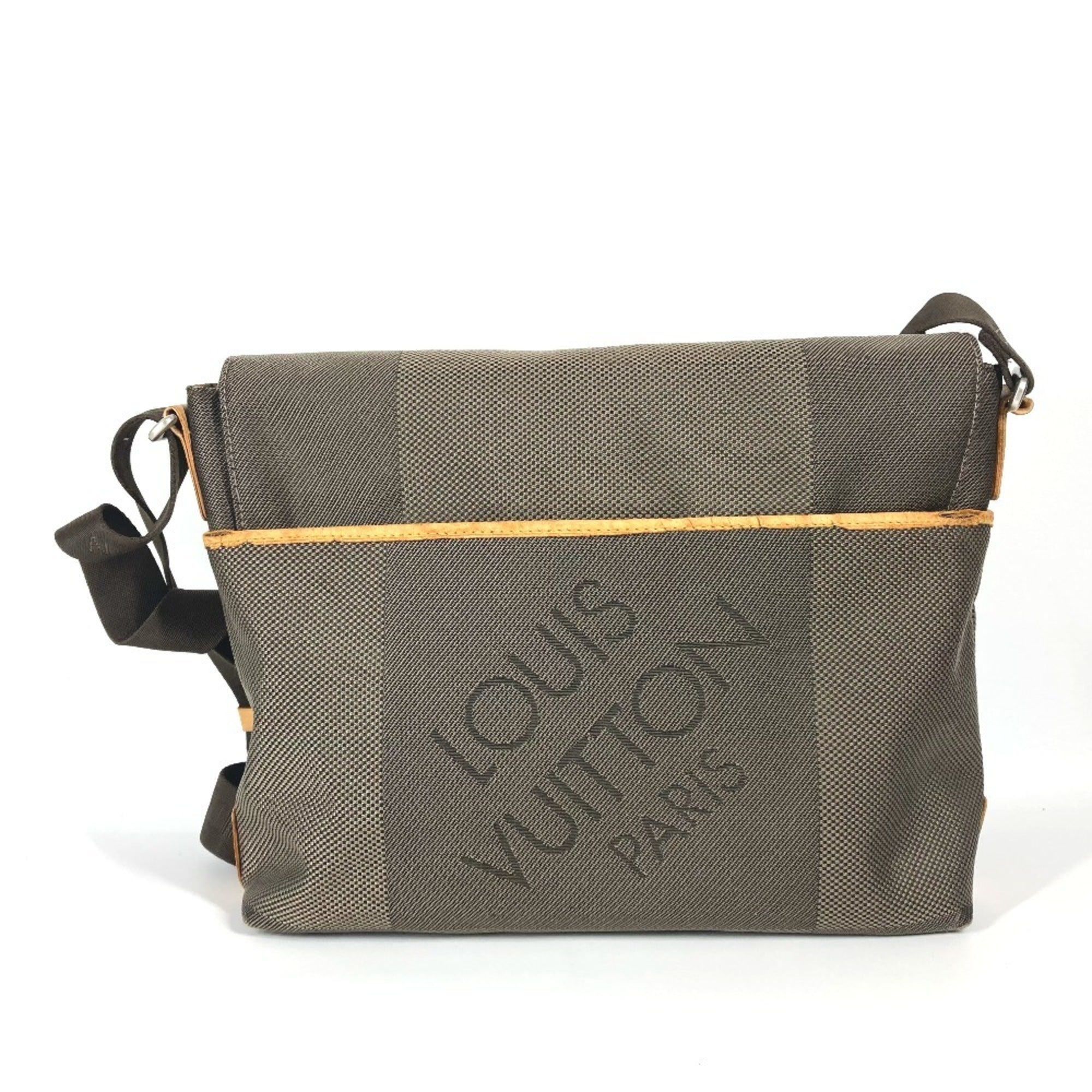 Louis Vuitton Earth Khaki Damier Geant Messenger Bag Shoulder Bag (Pre-Owned)
