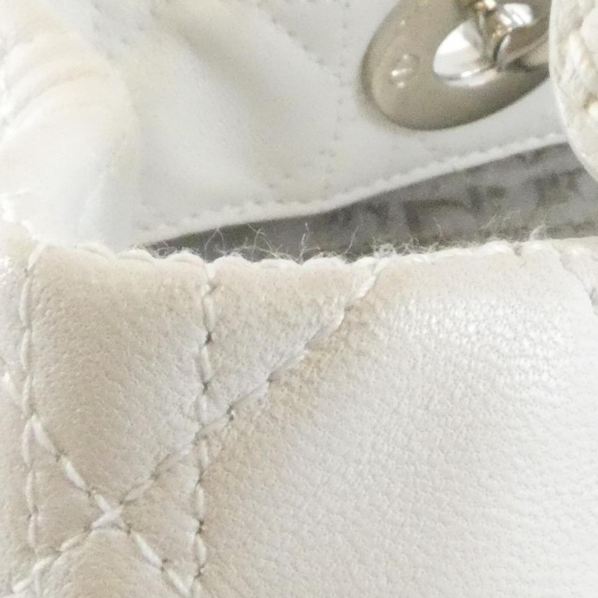Christian Dior White Leather Handbag (Pre-Owned)
