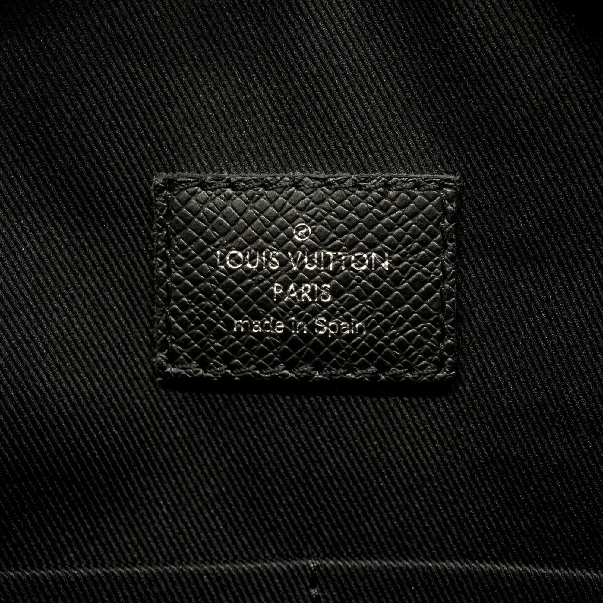 Louis Vuitton Black Shoulder Bag (Pre-Owned)