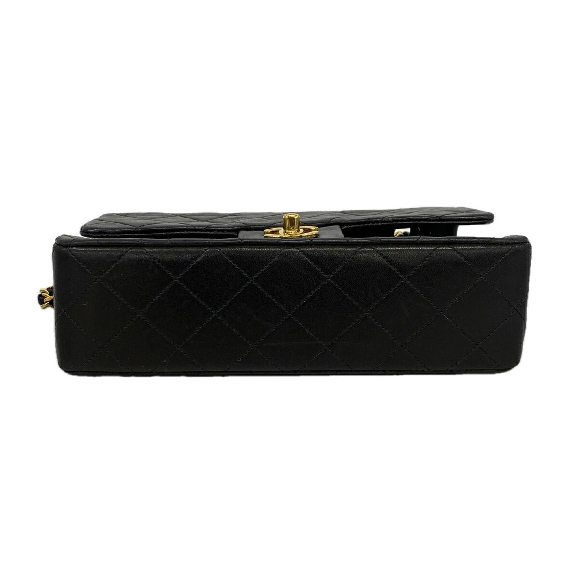 Chanel Black Leather Shoulder Bag (Pre-Owned)
