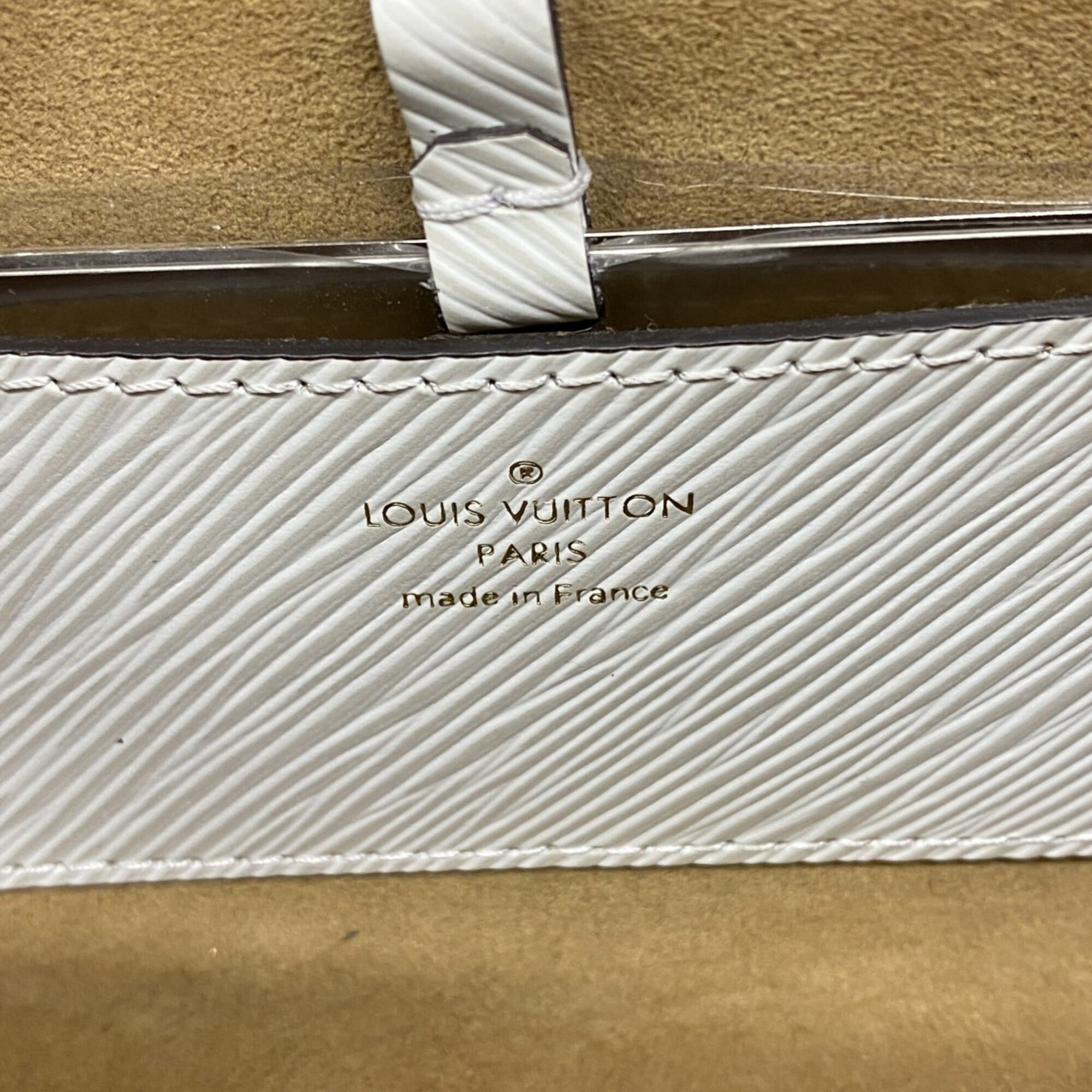 Louis Vuitton Blanc Shoulder Bag (Pre-Owned)