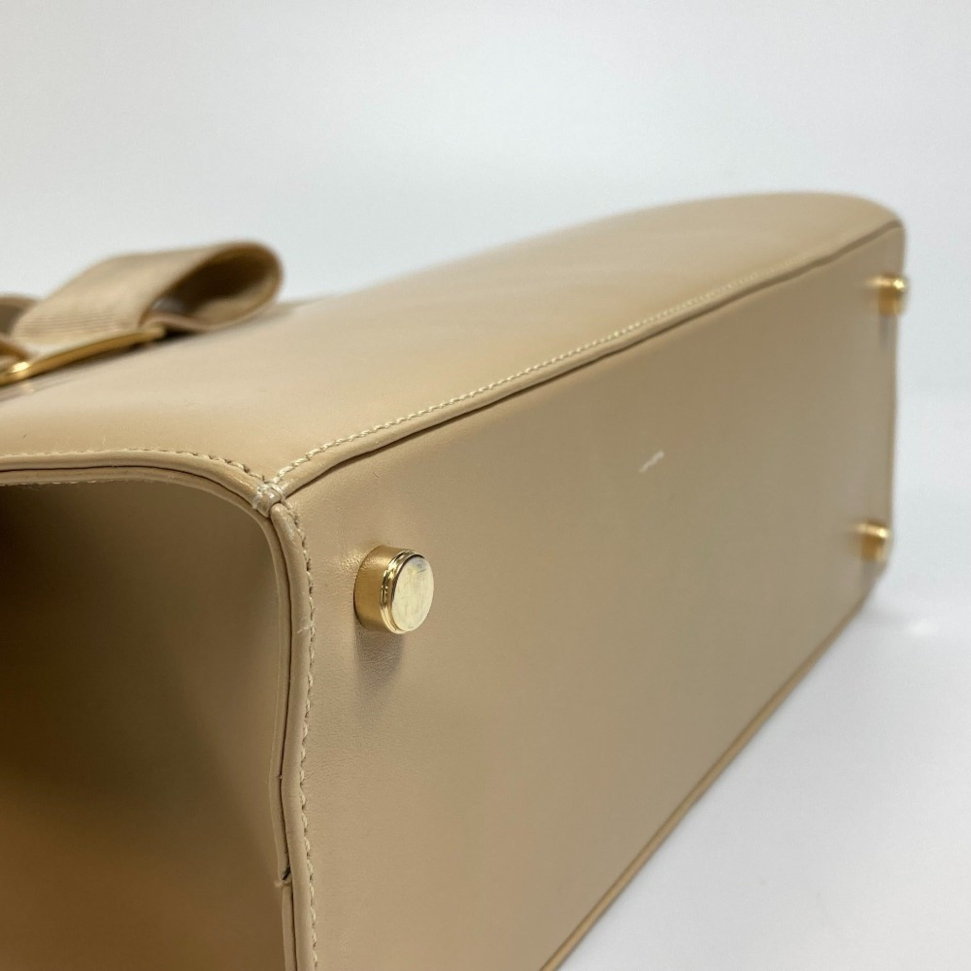 Salvatore Ferragamo Beige Leather Handbag (Pre-Owned)