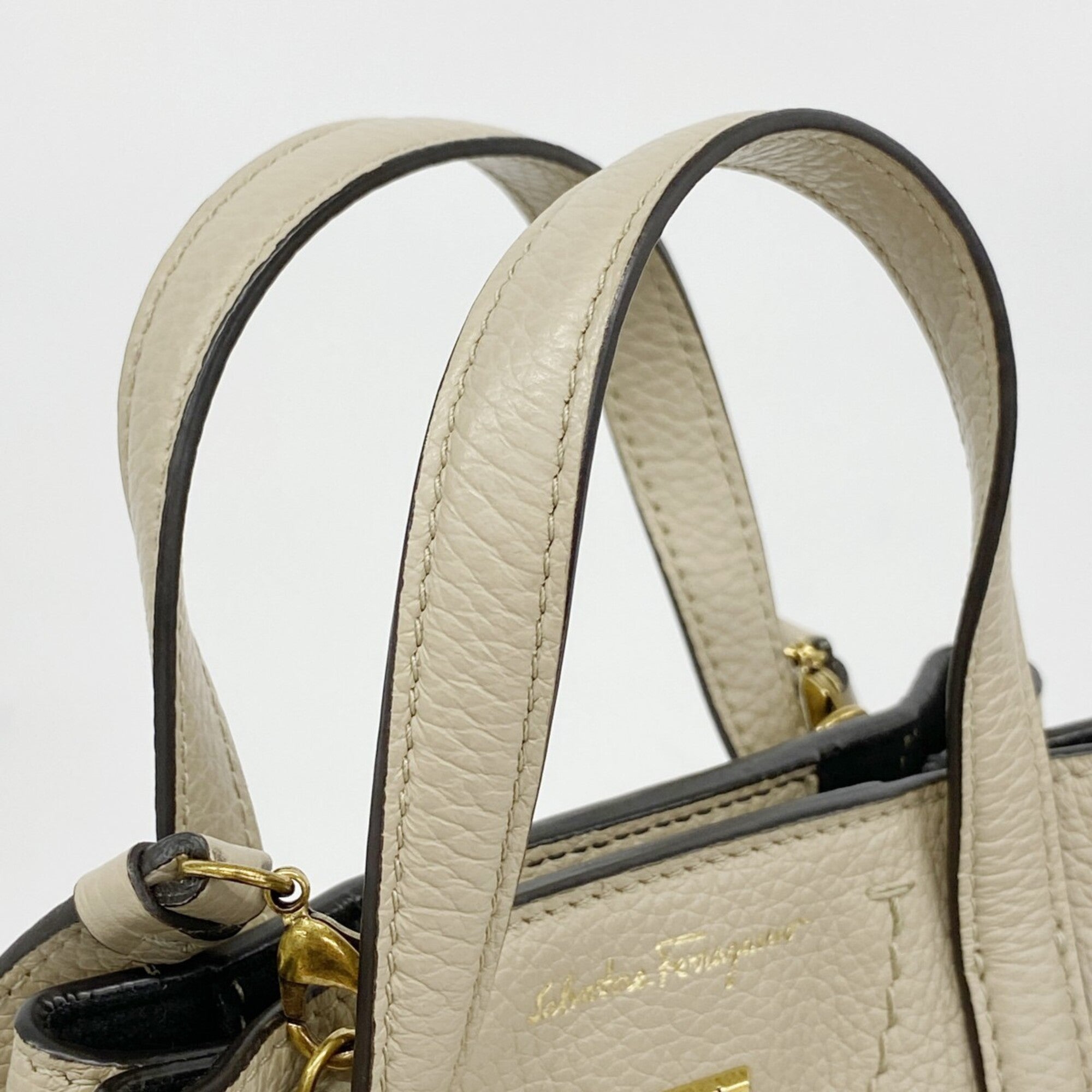 Salvatore Ferragamo Beige Leather Handbag (Pre-Owned)