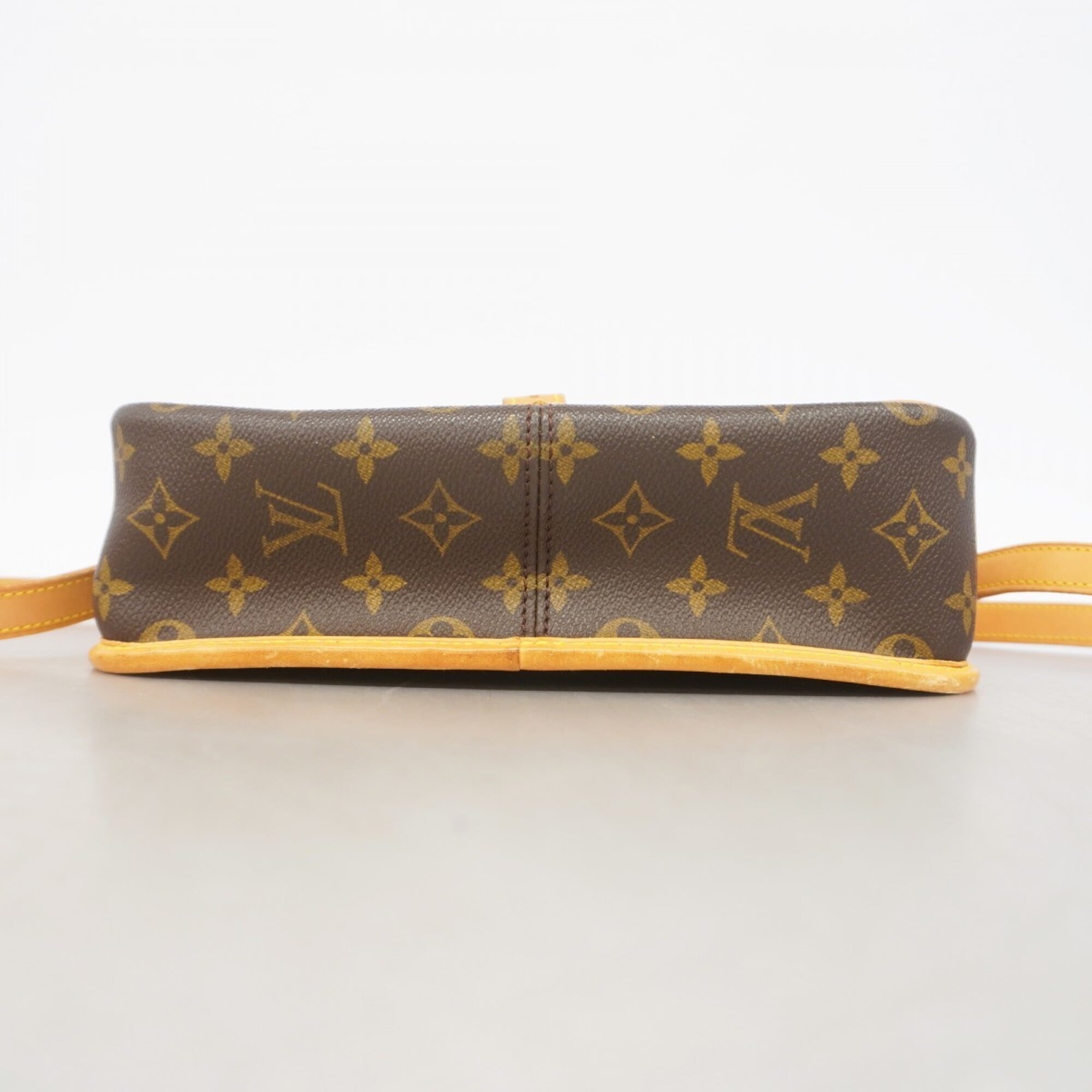 Louis Vuitton Brown Shoulder Bag (Pre-Owned)