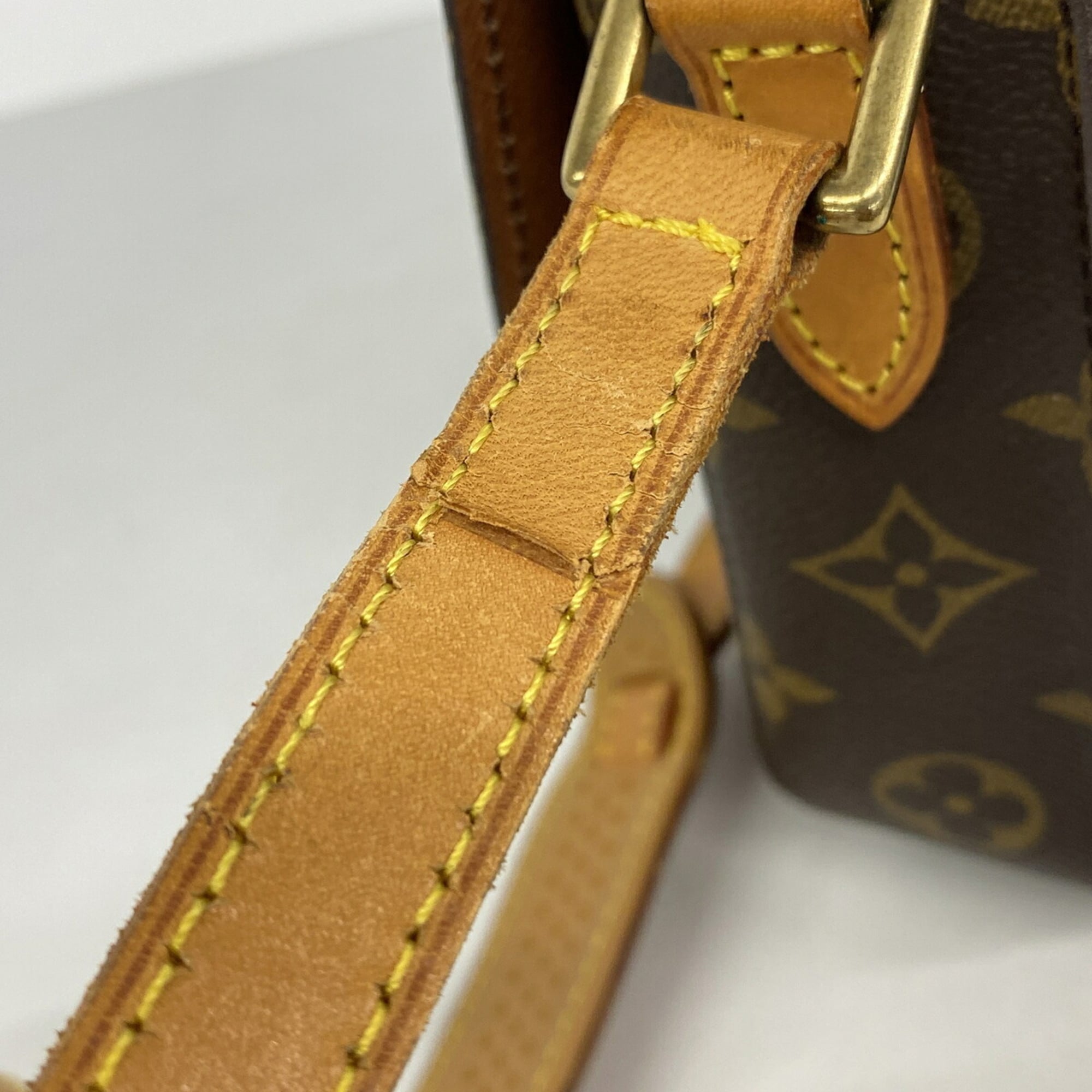 Louis Vuitton Brown Shoulder Bag (Pre-Owned)