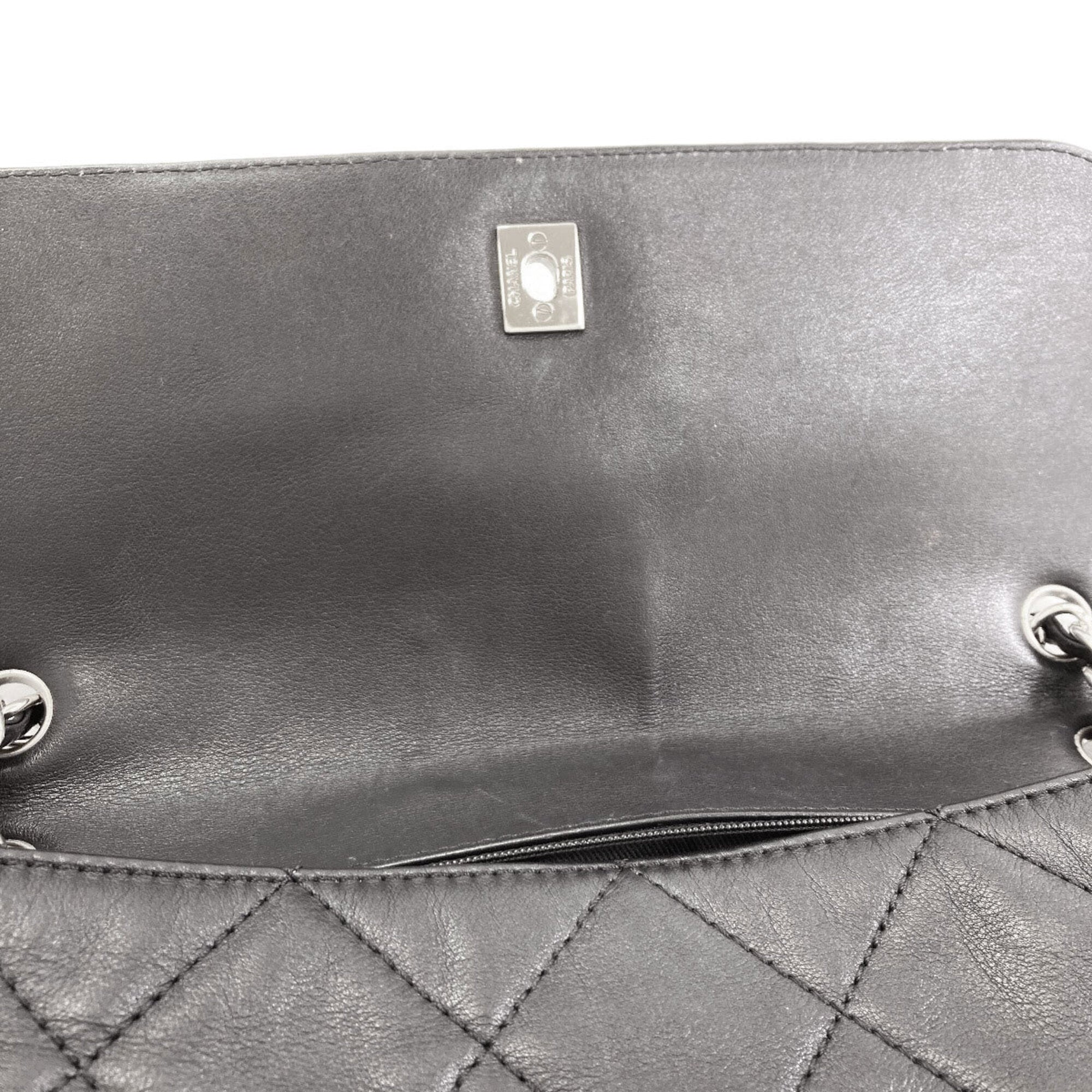 Chanel Black Leather Shoulder Bag (Pre-Owned)