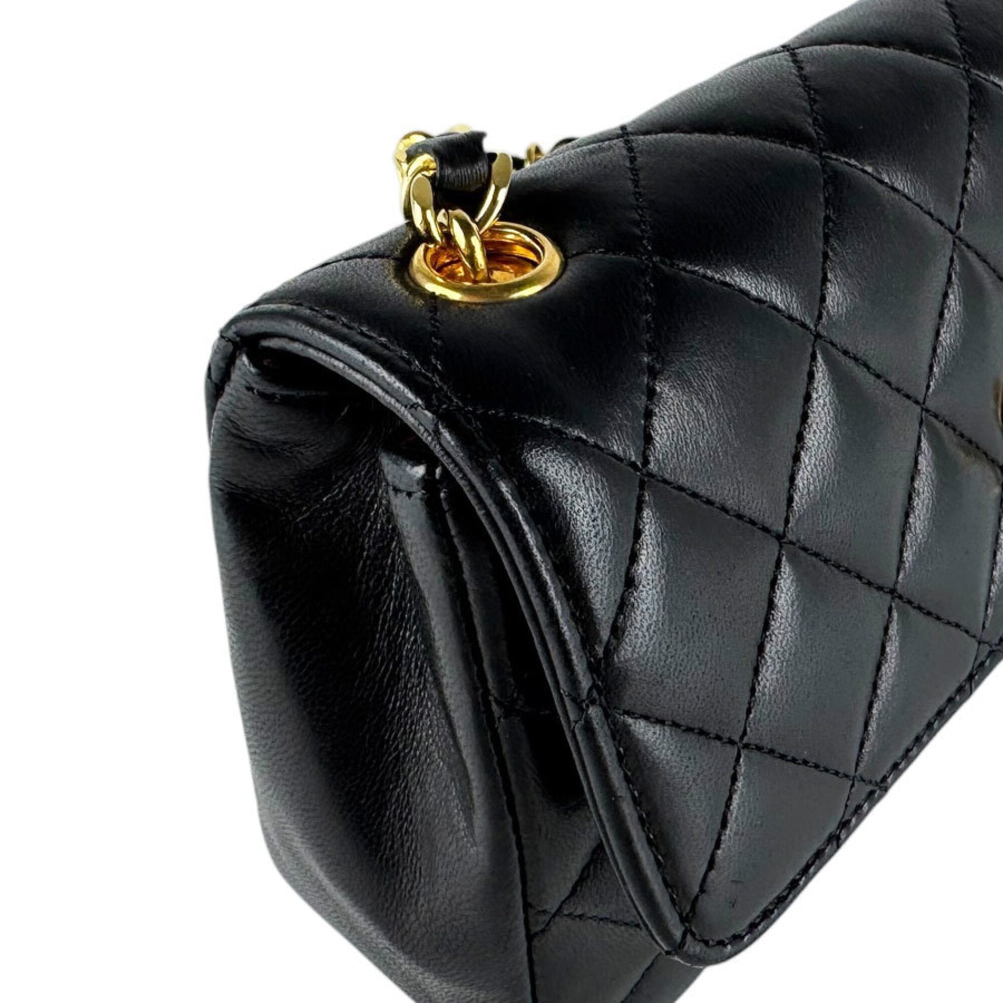 Chanel Black Leather Shoulder Bag (Pre-Owned)