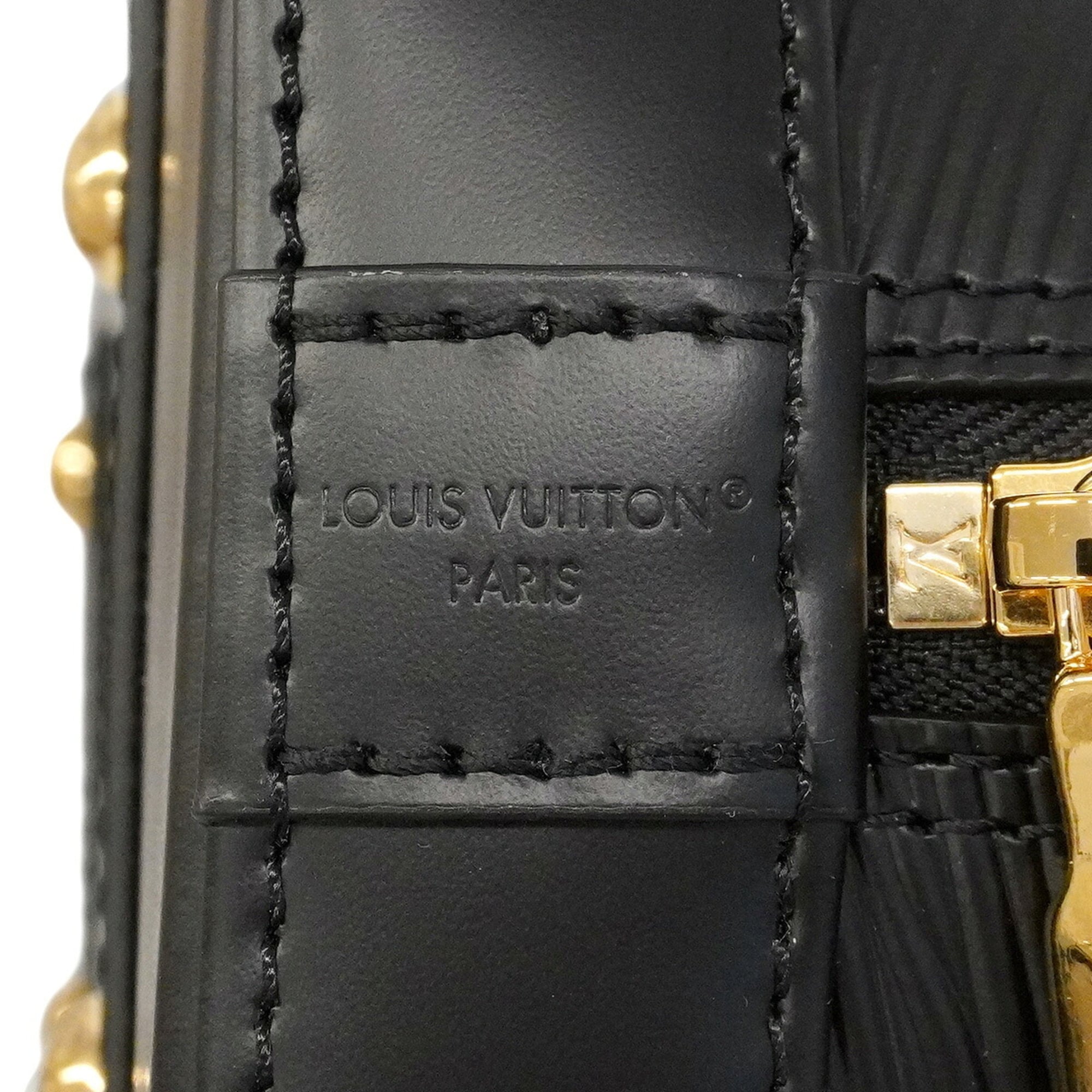 Louis Vuitton Noir Handbag (Pre-Owned)