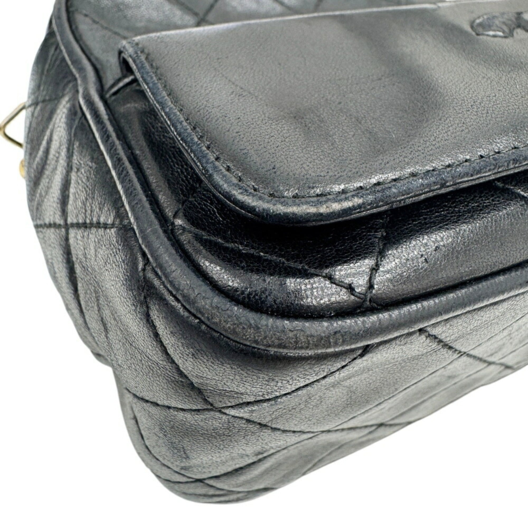 Chanel Black Leather Shoulder Bag (Pre-Owned)