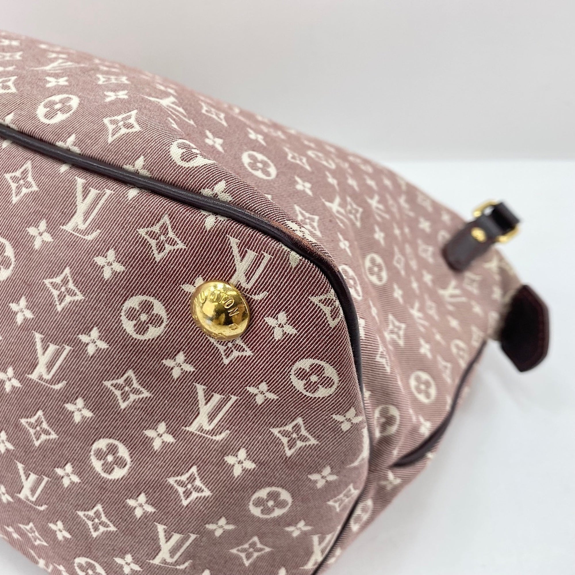 Louis Vuitton Wine Shoulder Bag (Pre-Owned)