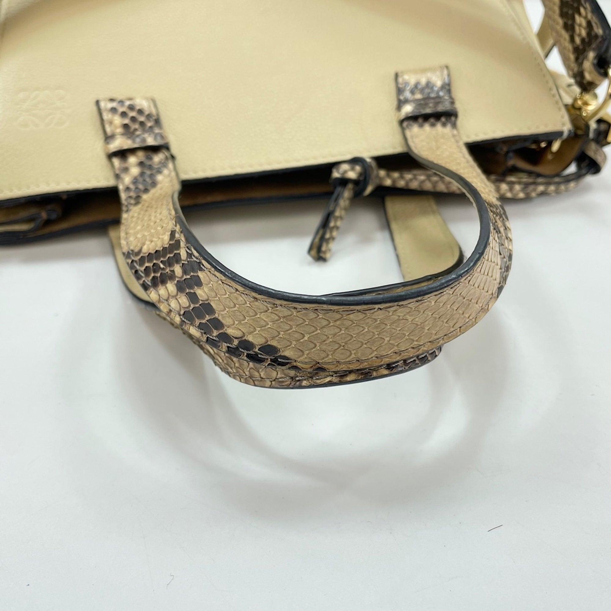 Loewe Beige Handbag (Pre-Owned)