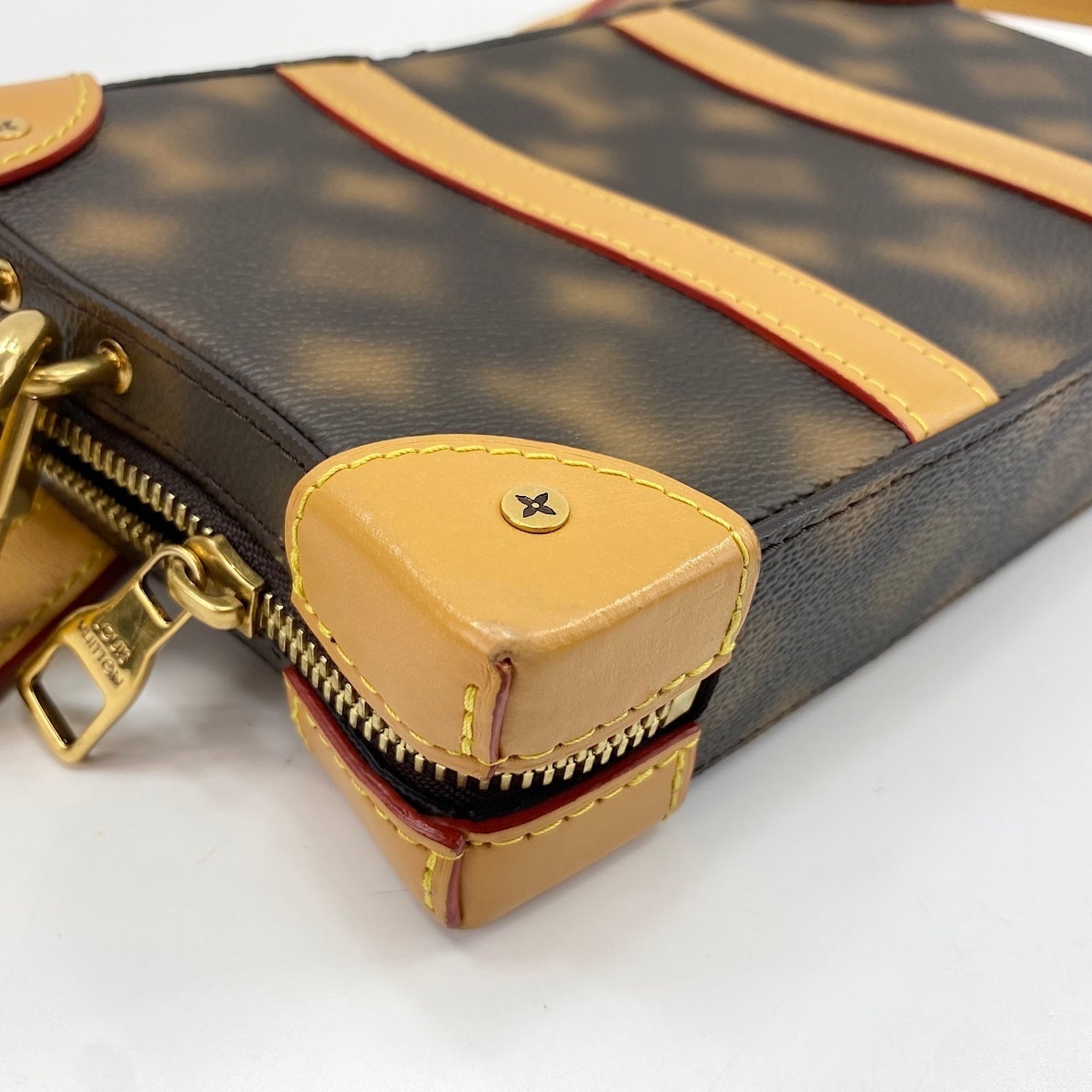 Louis Vuitton Brown Shoulder Bag (Pre-Owned)