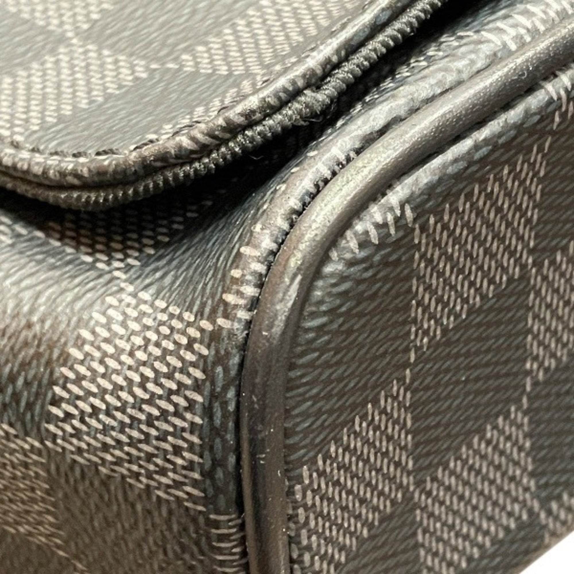 Louis Vuitton Black Handbag Shoulder Bag (Pre-Owned)