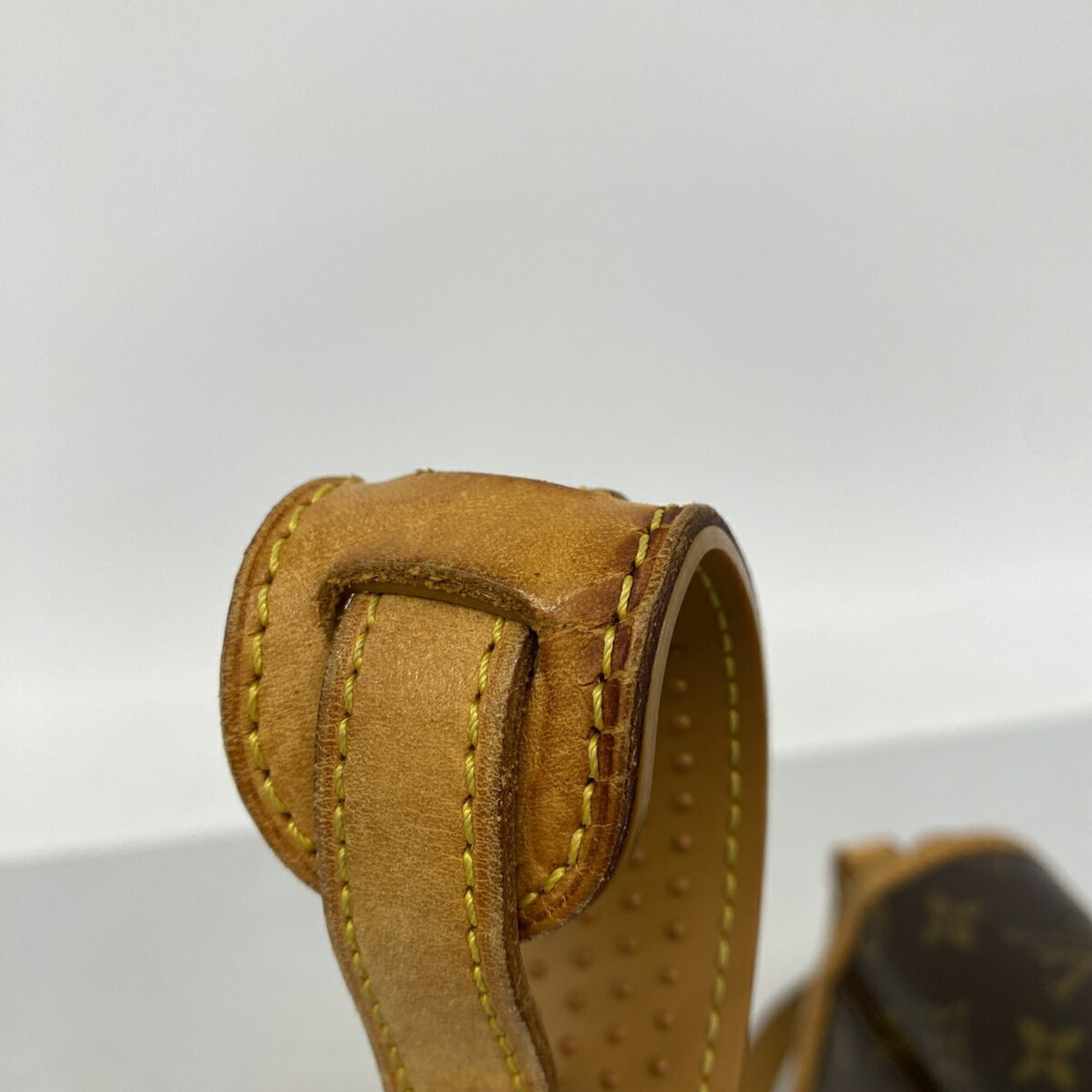 Louis Vuitton Brown Shoulder Bag (Pre-Owned)