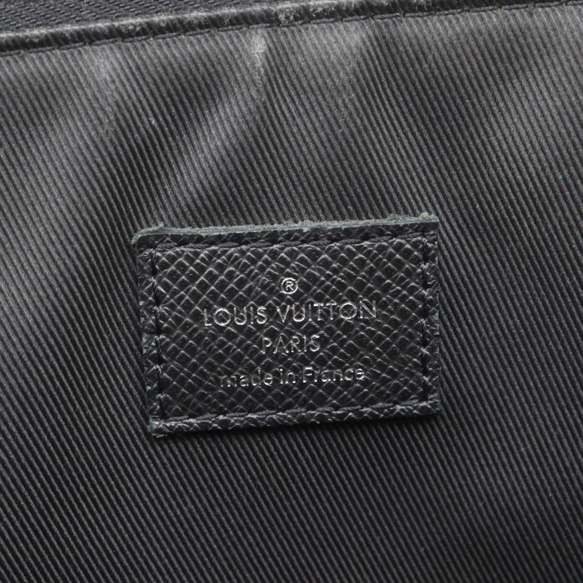 Louis Vuitton Taiga Black Taiga Leather Handbag Tote Bag (Pre-Owned)